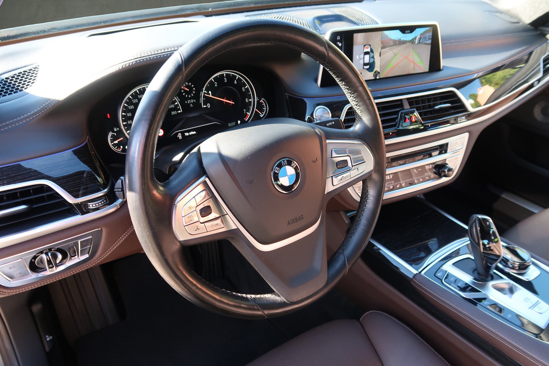 BMW 750i xDrive Steptronic-image-14