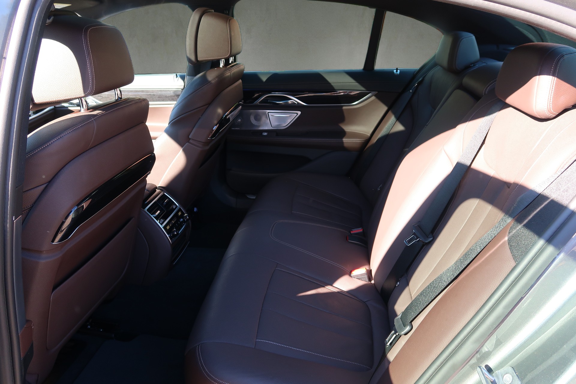 BMW 750i xDrive Steptronic-image-25