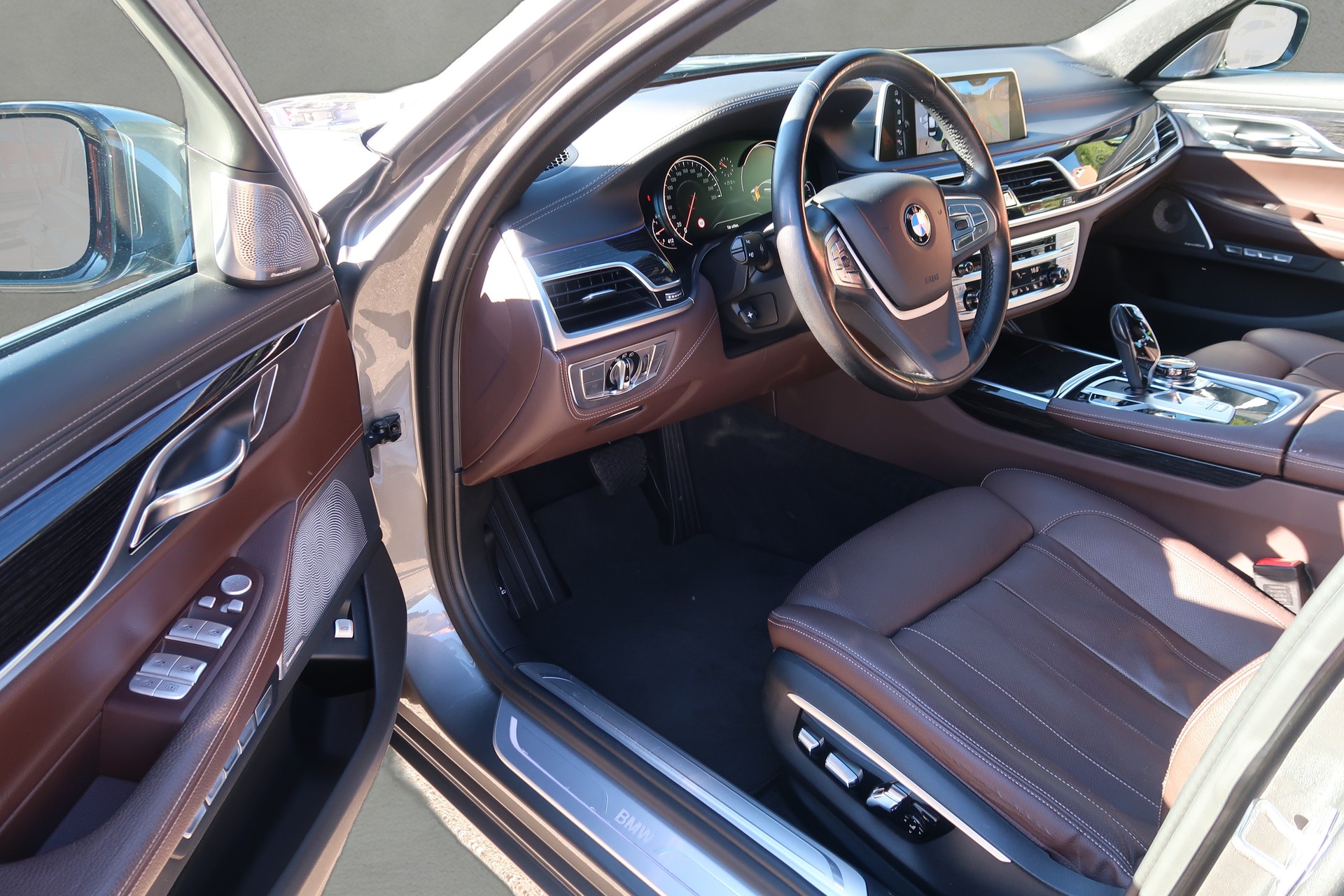 BMW 750i xDrive Steptronic-image-7