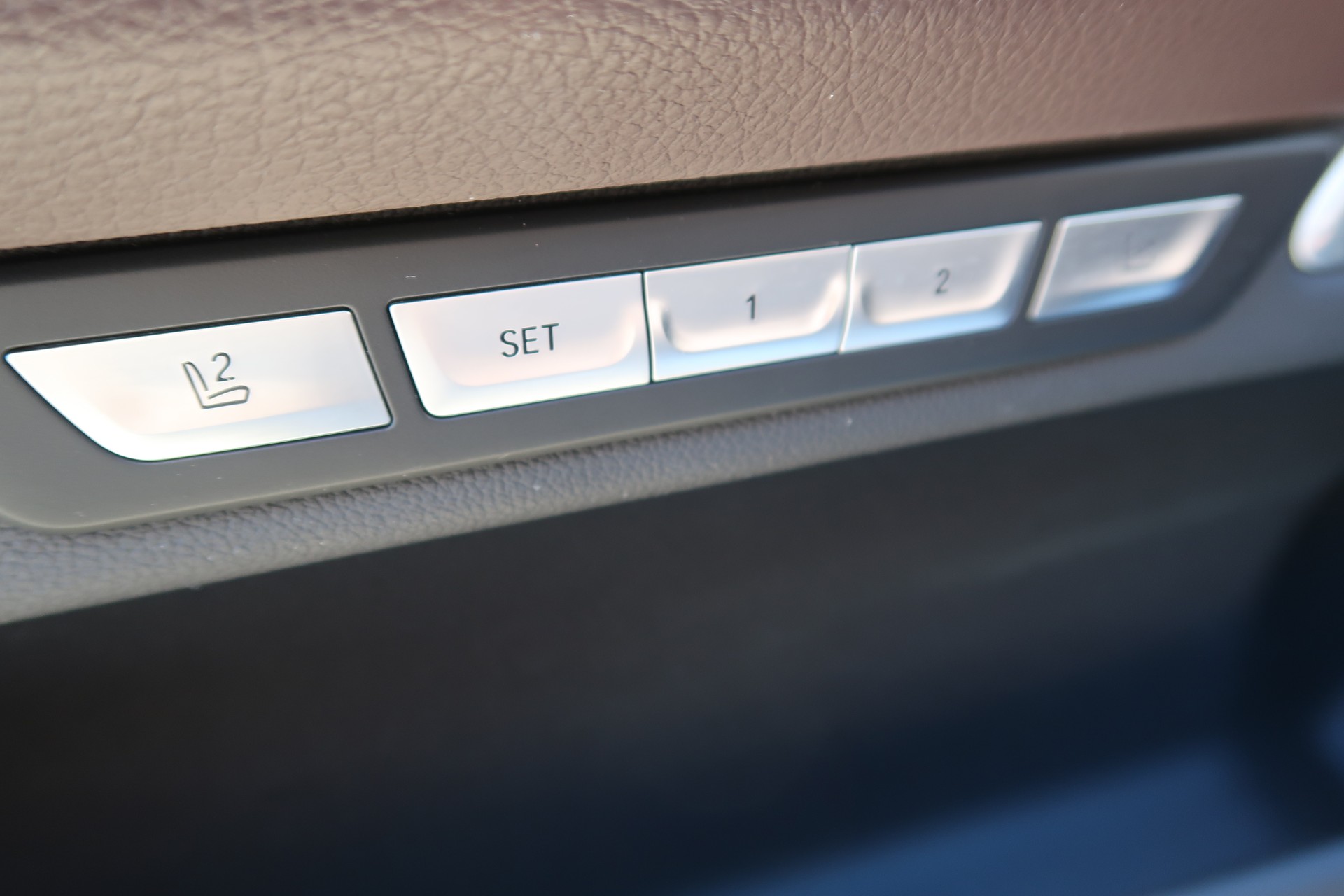 BMW 750i xDrive Steptronic-image-9