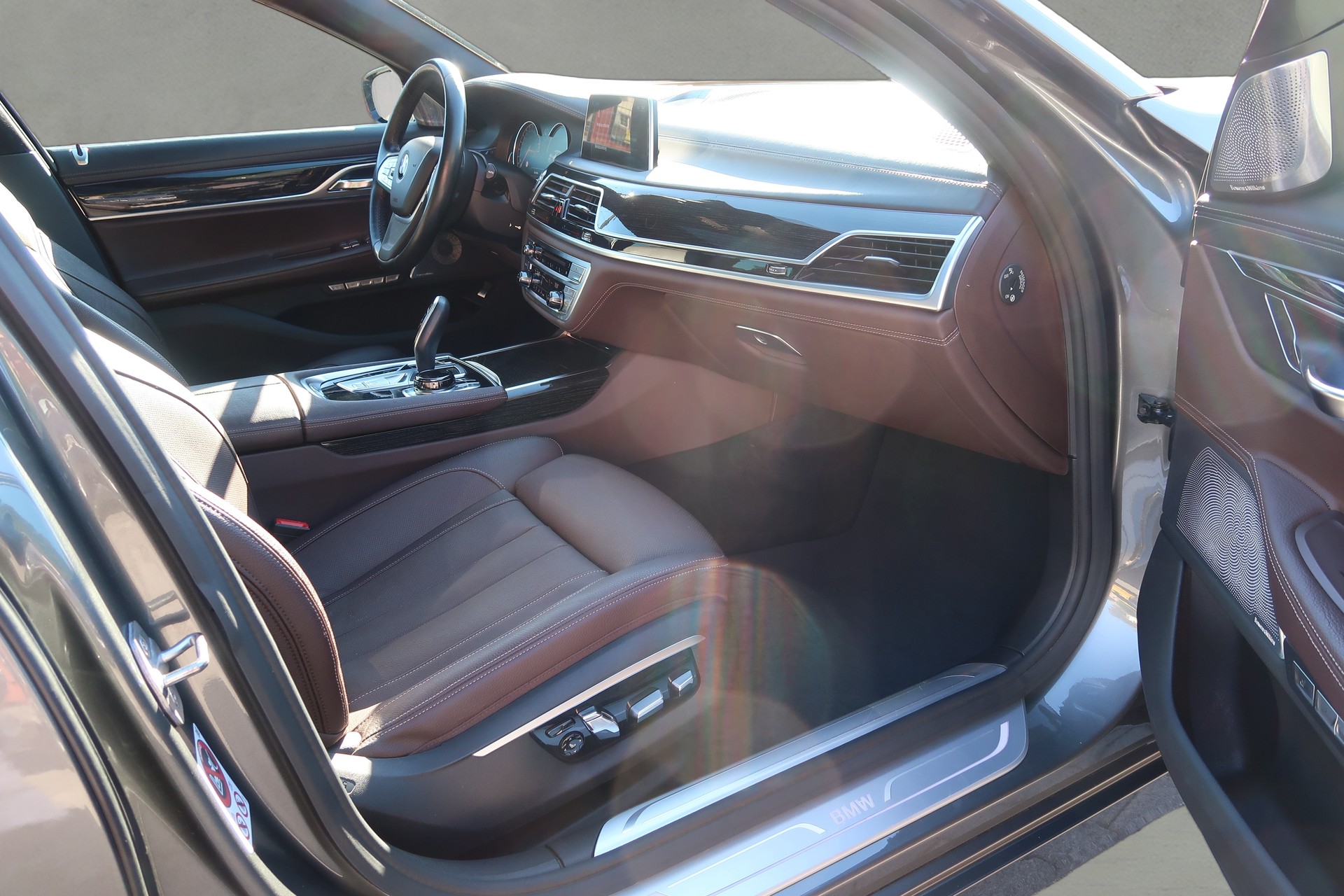 BMW 750i xDrive Steptronic-image-26