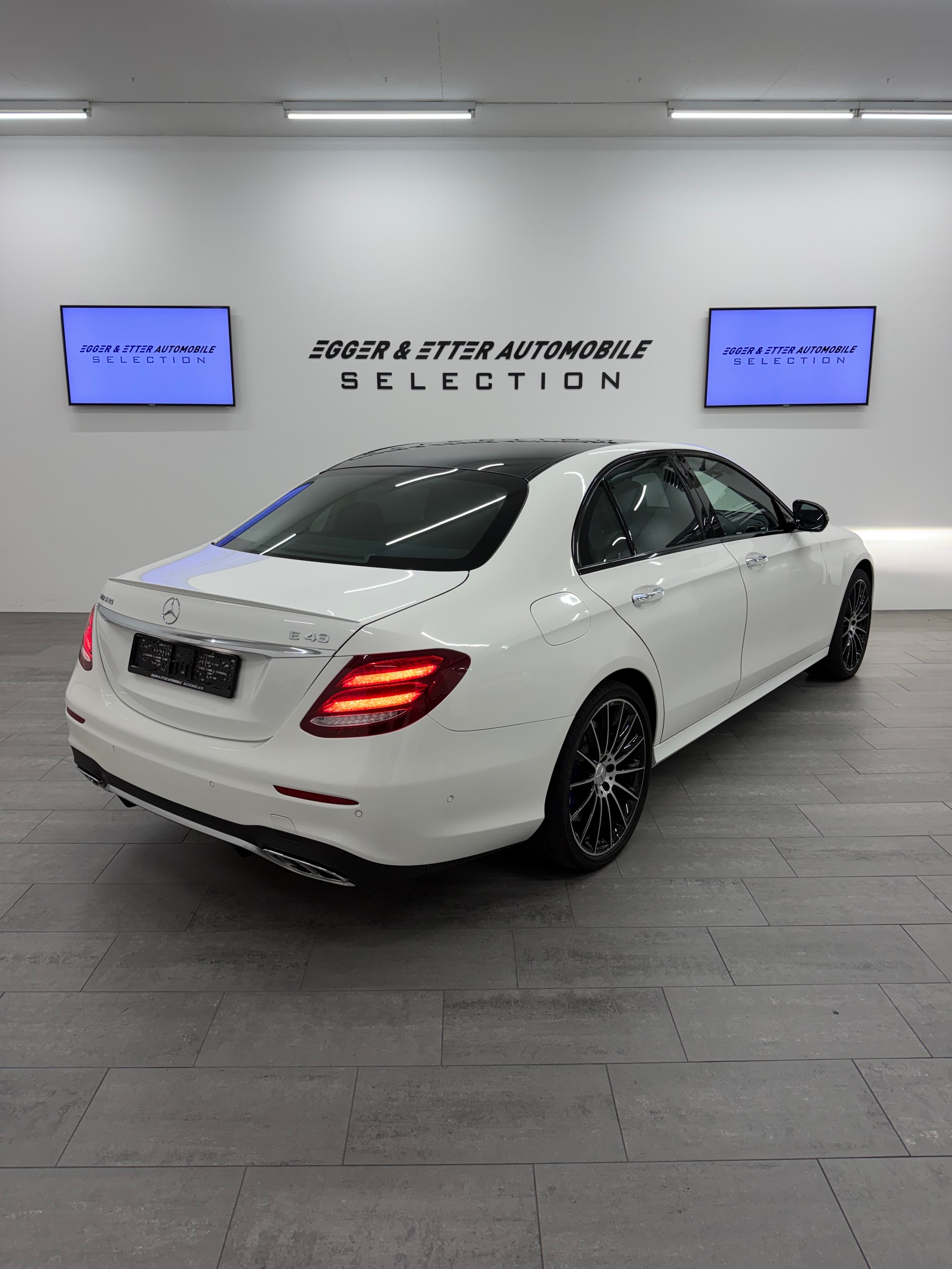 MERCEDES-BENZ E 43 AMG 4Matic 9G-Tronic-image-5
