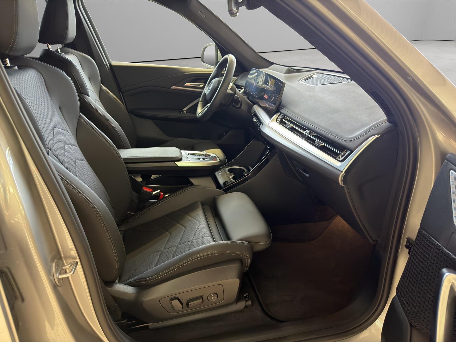 BMW iX1 30 xDrive-image-22
