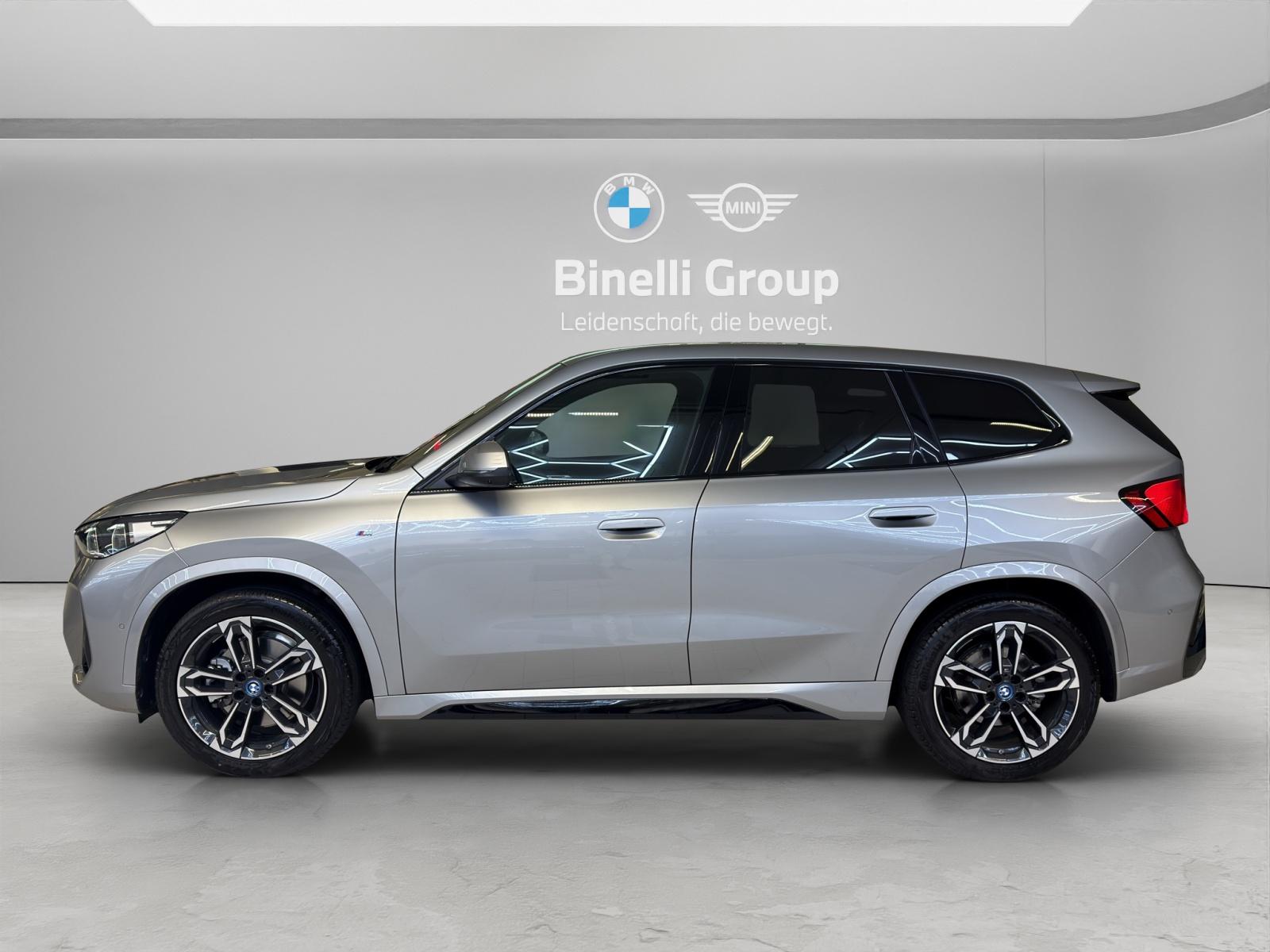BMW iX1 30 xDrive-image-3
