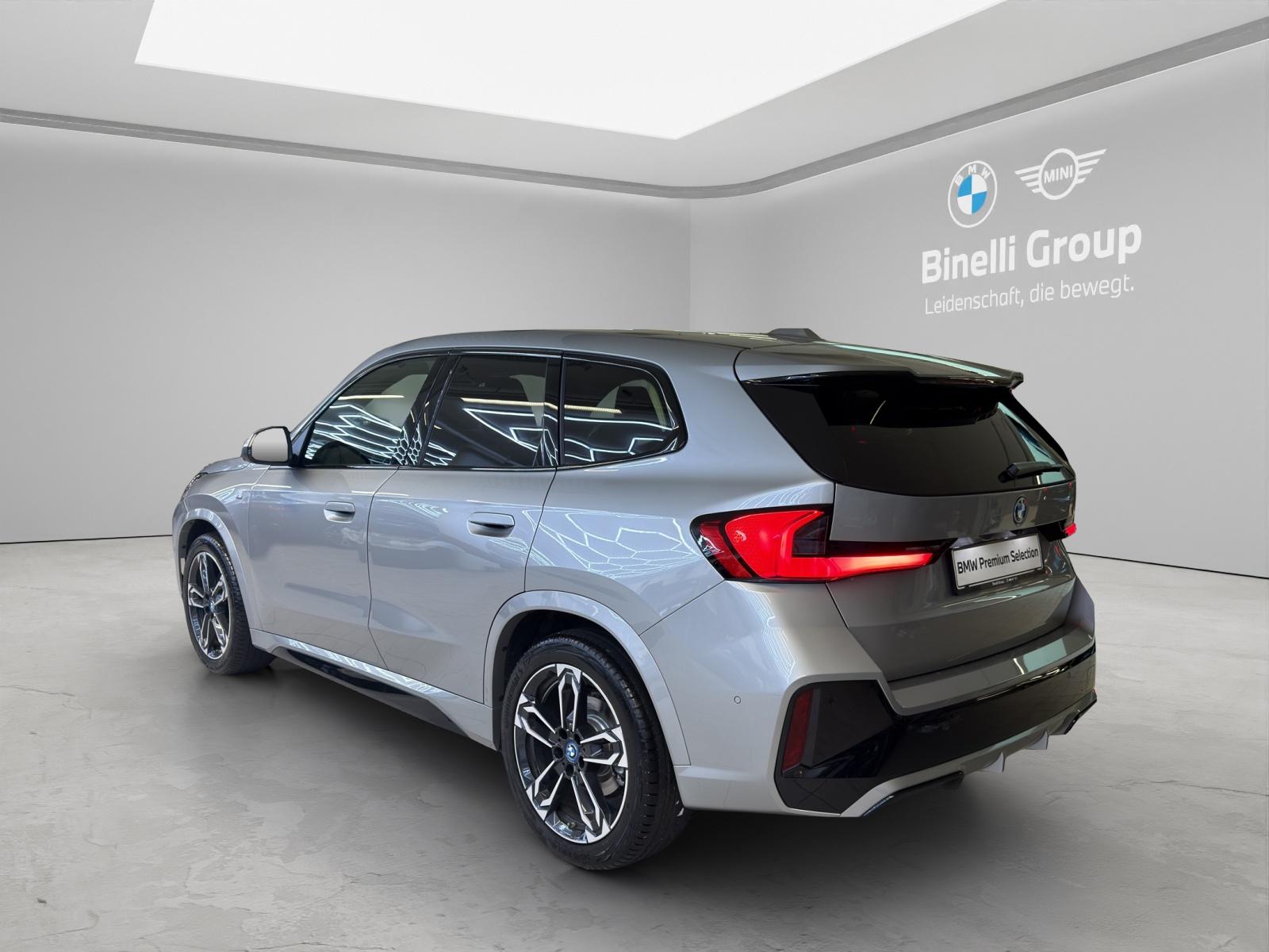 BMW iX1 30 xDrive-image-14