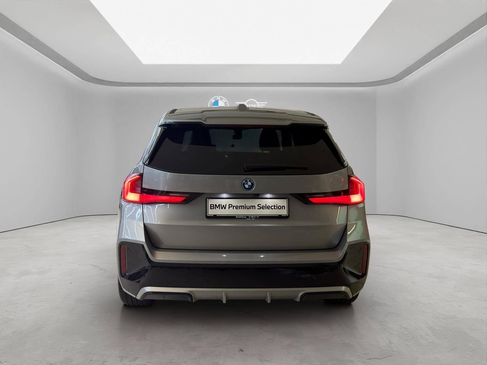 BMW iX1 30 xDrive-image-15