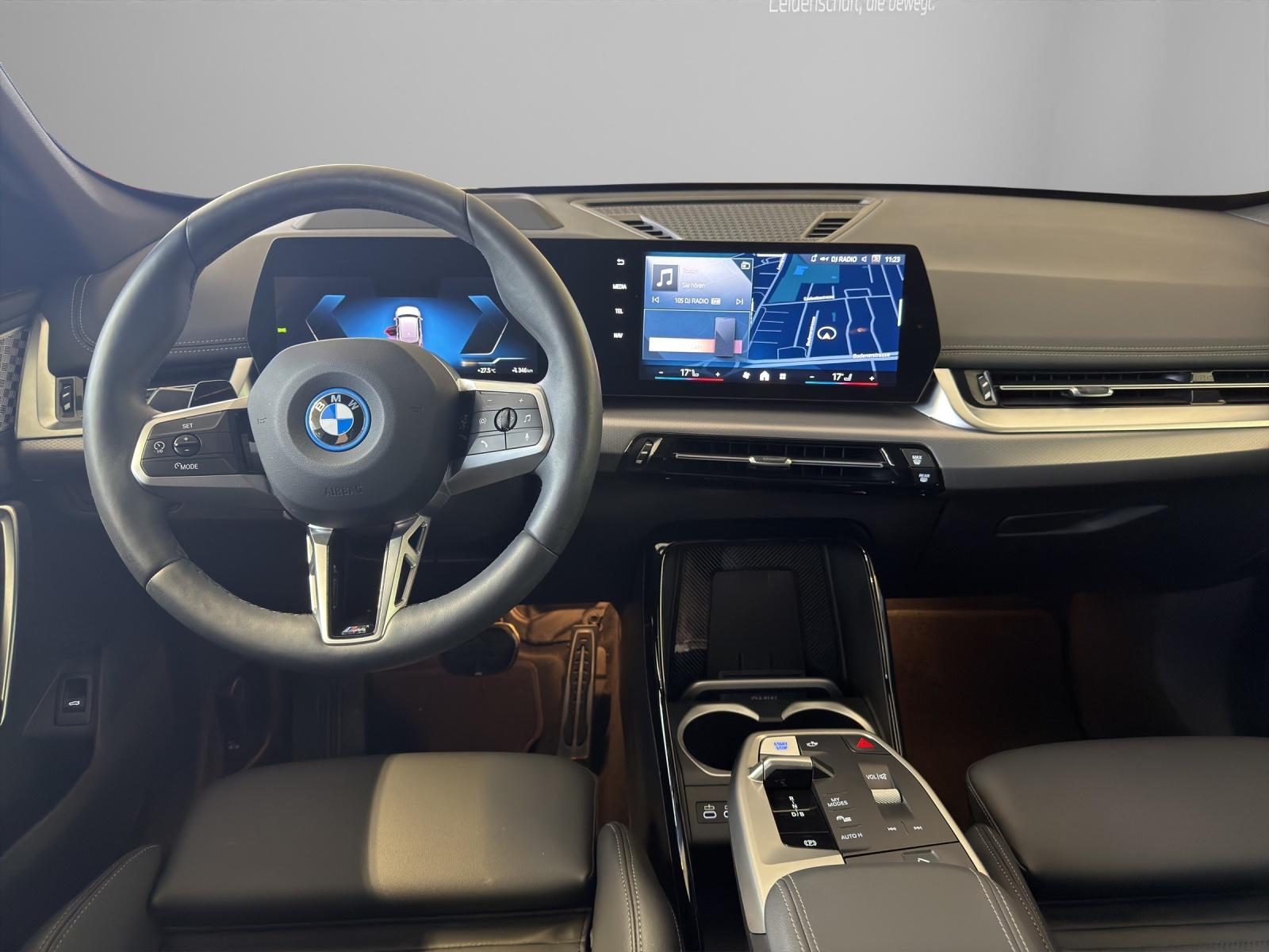 BMW iX1 30 xDrive-image-10