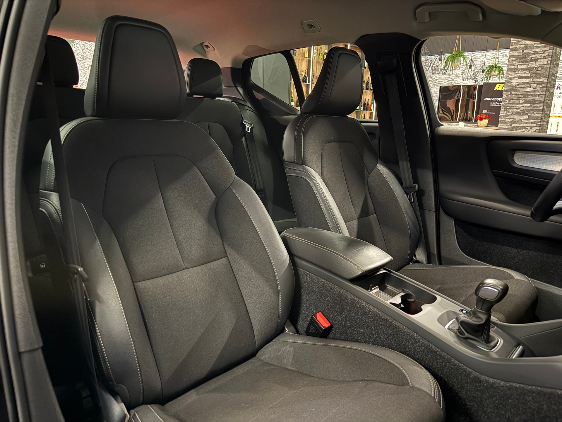 VOLVO XC40 T3 Momentum-image-19