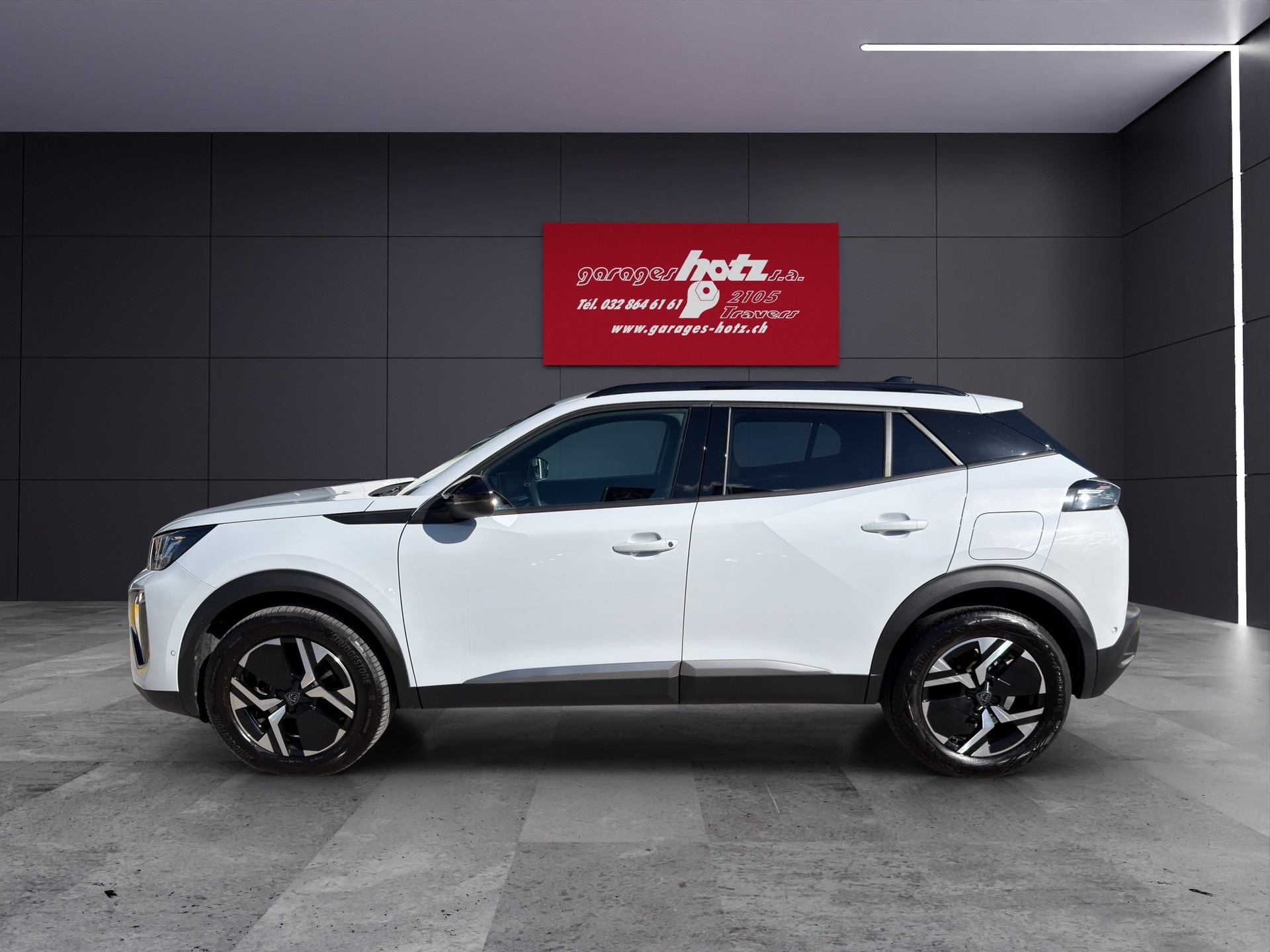 PEUGEOT 2008 1.2 MHEV Allure Premium-image-2