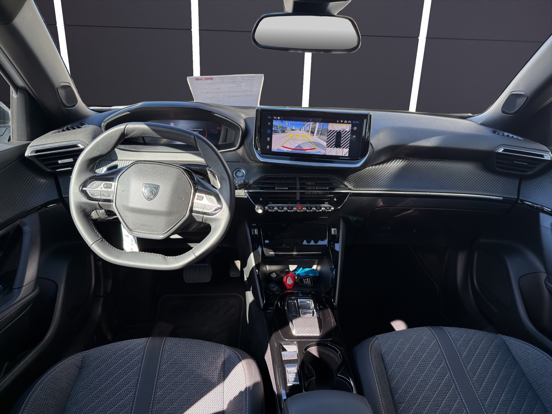 PEUGEOT 2008 1.2 MHEV Allure Premium-image-7