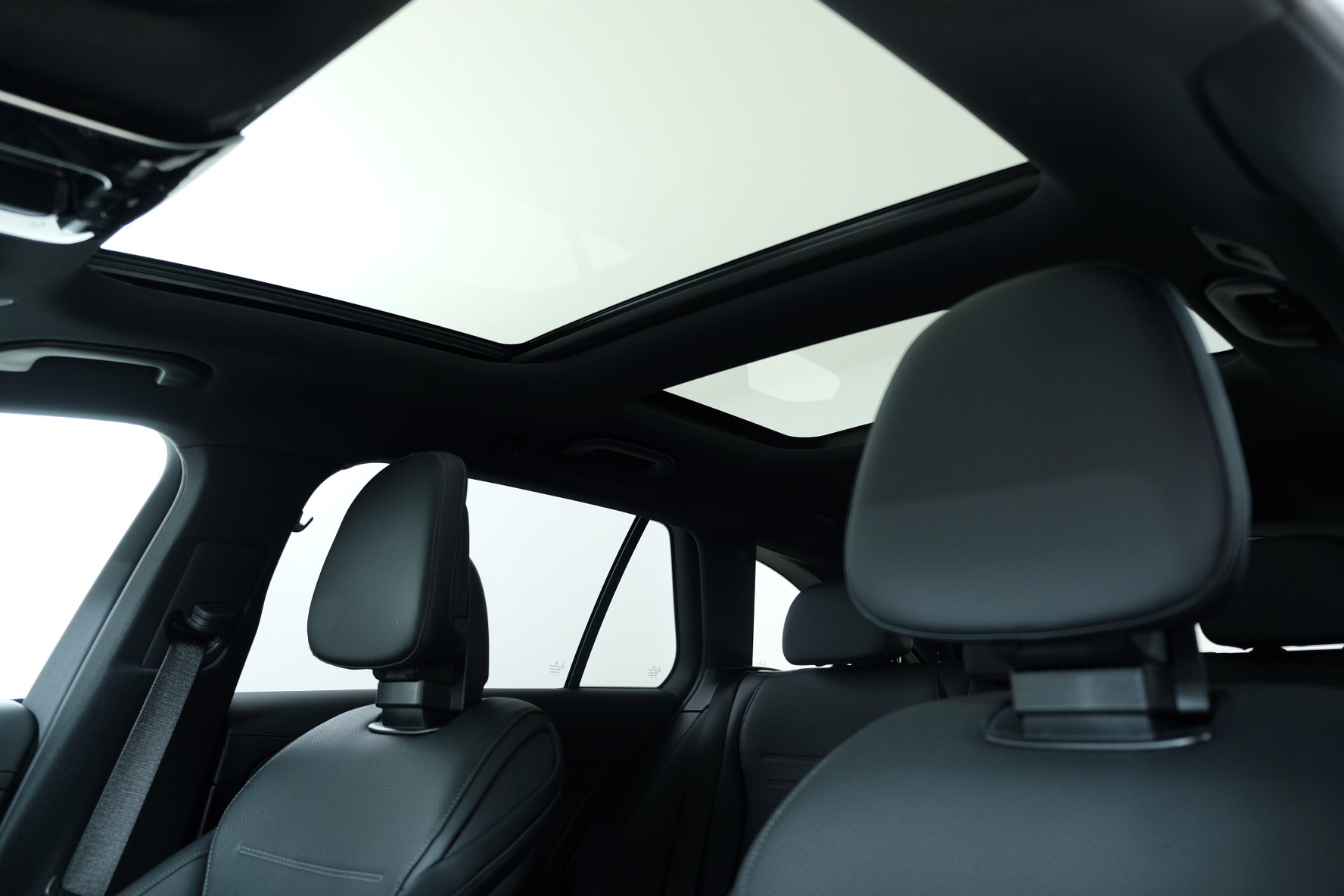 MERCEDES-BENZ C 300 de AMG Line 4matic S206-image-9