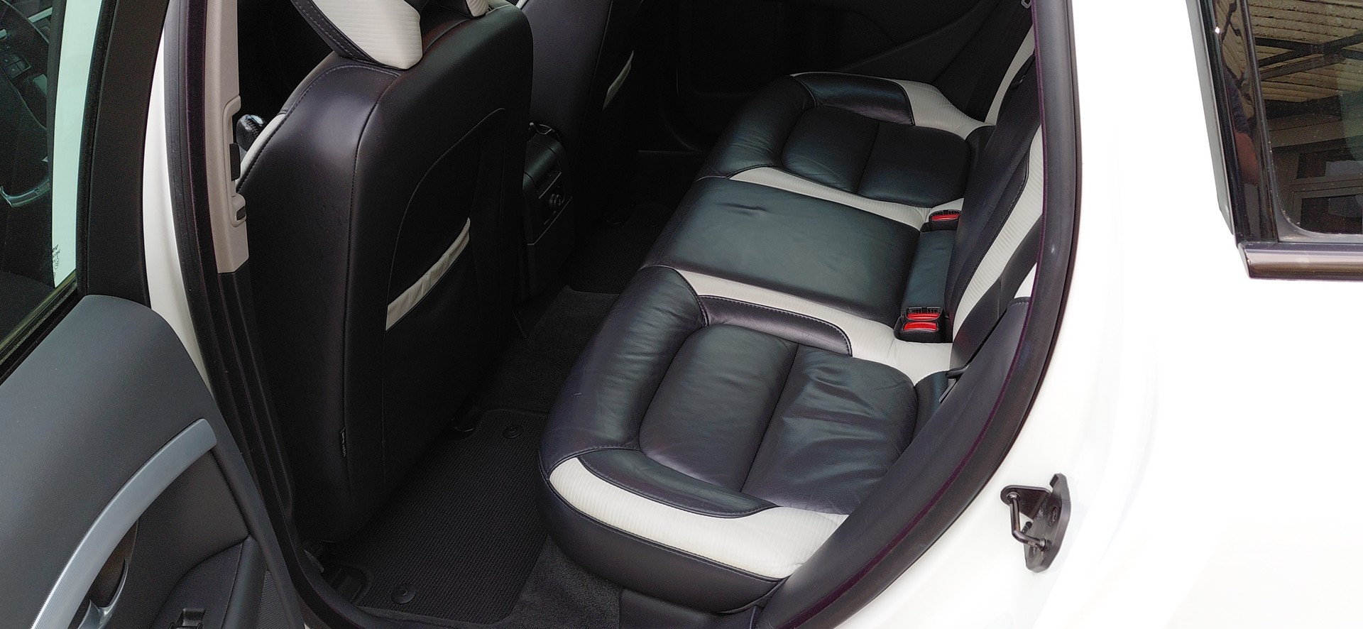 VOLVO V70 D5 Summum-image-8