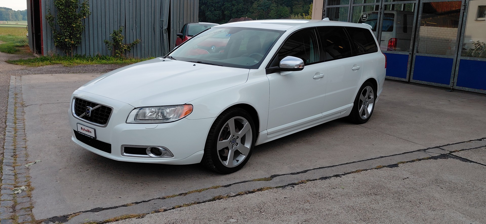 VOLVO V70 D5 Summum-image-0