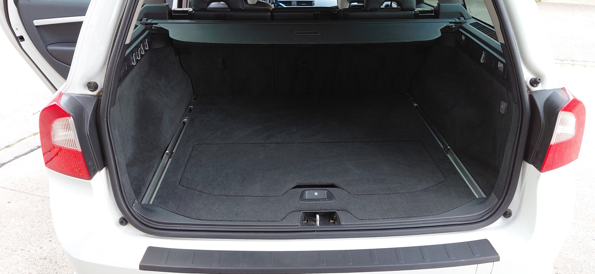 VOLVO V70 D5 Summum-image-9