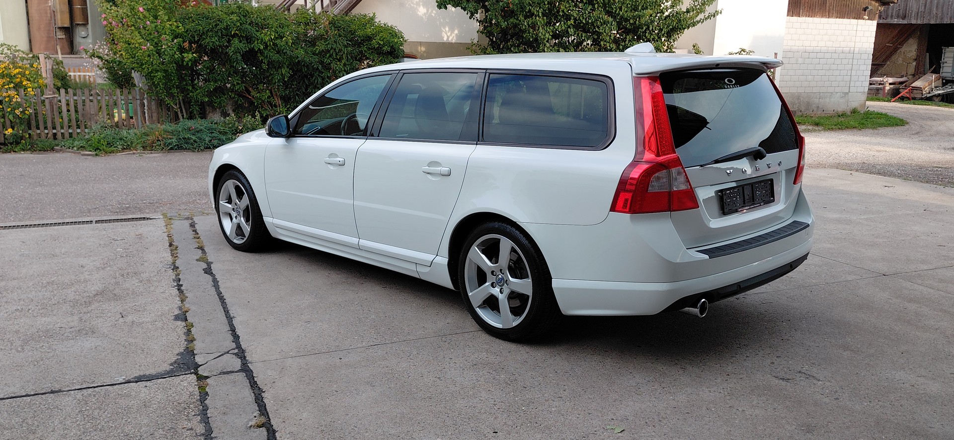 VOLVO V70 D5 Summum-image-2