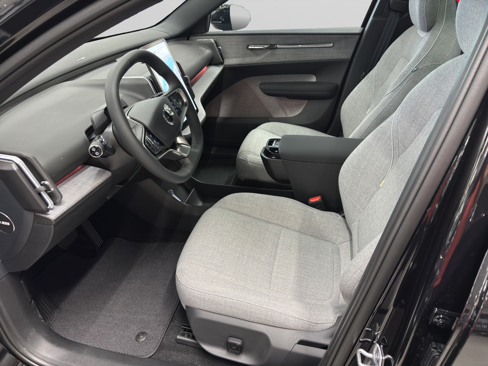 VOLVO EX30 P8 Ultra AWD-showroom-element-3
