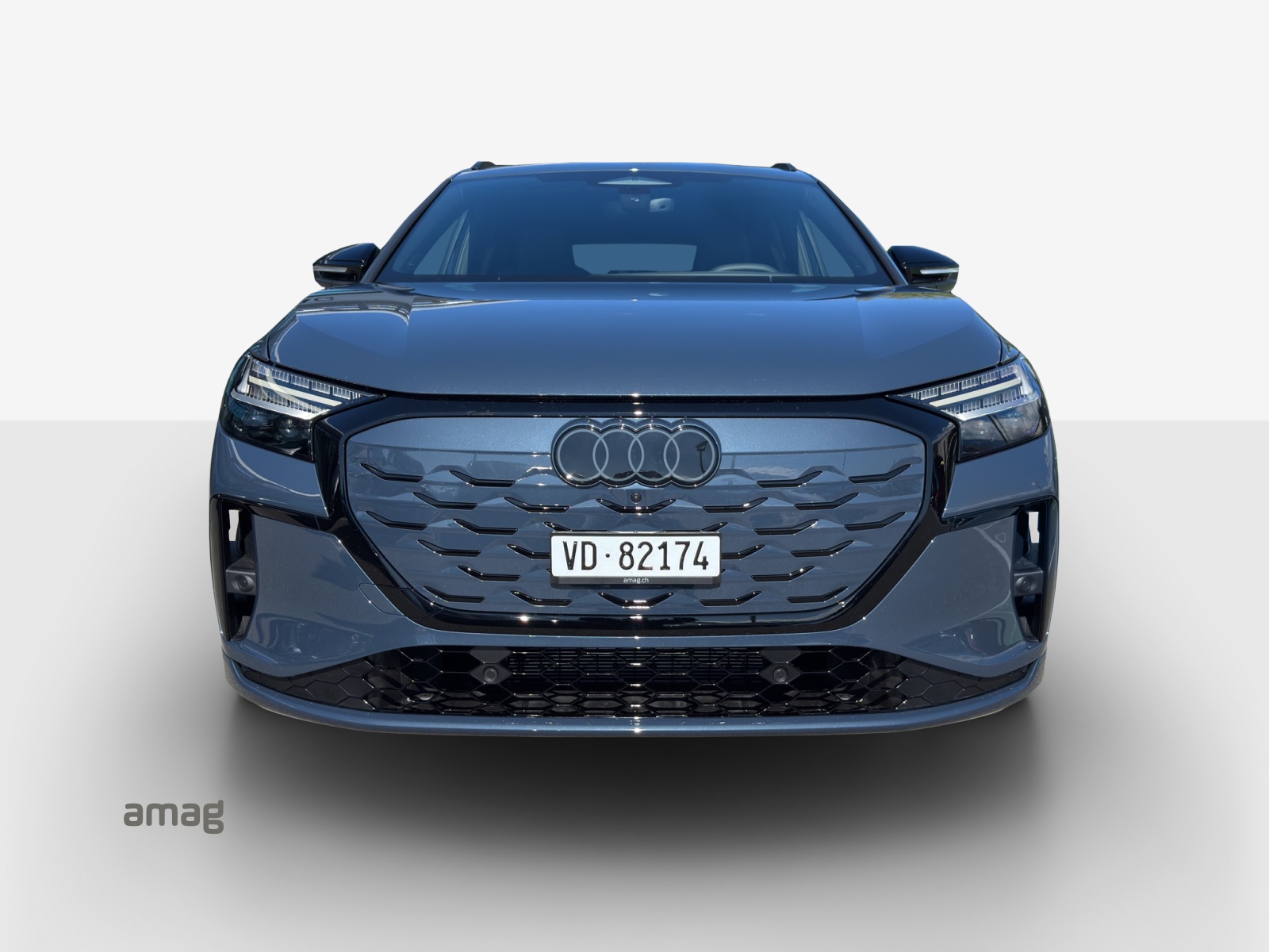 AUDI Q4 e-tron SUV quattro performance Swiss Ski-image-8