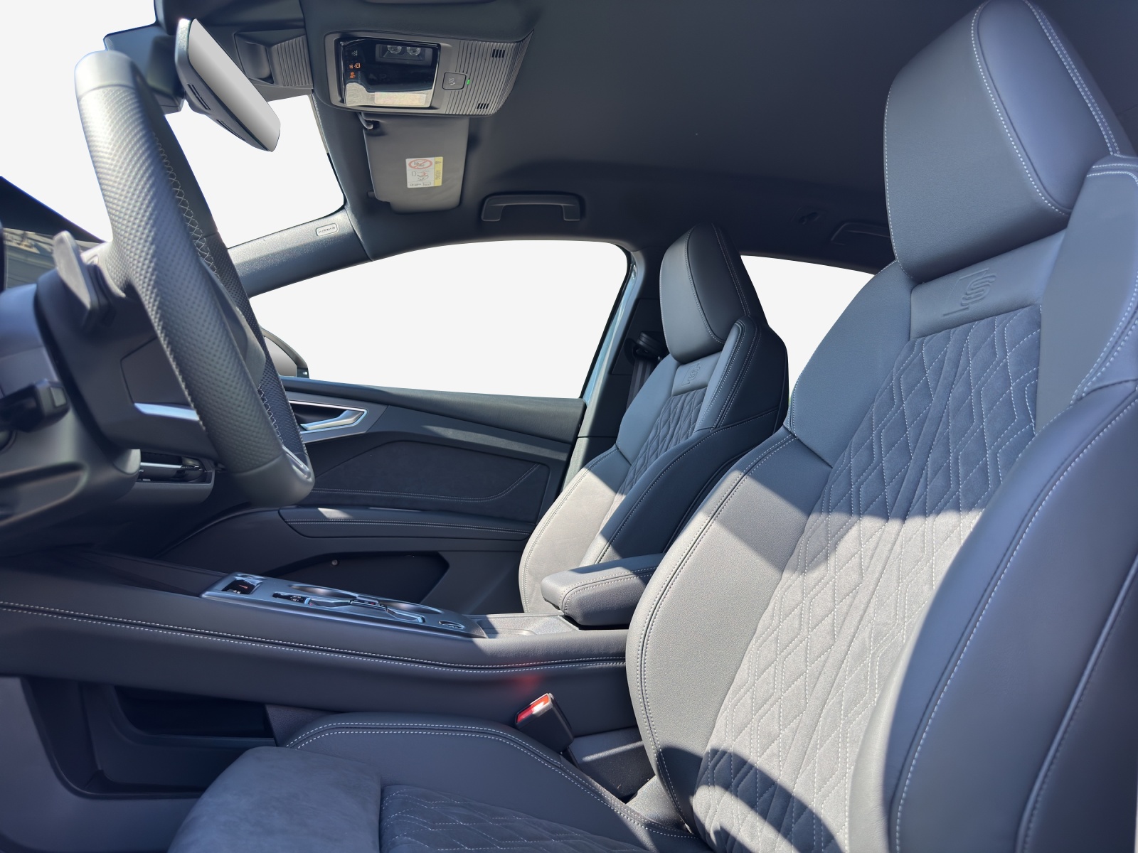 AUDI Q4 e-tron SUV quattro performance Swiss Ski-image-9