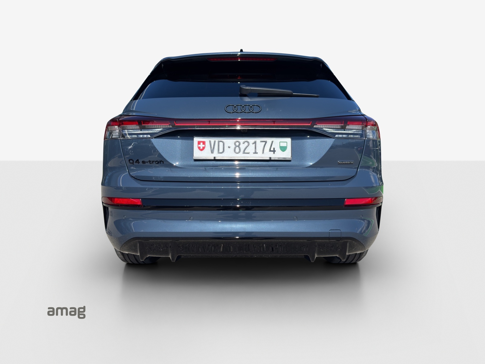 AUDI Q4 e-tron SUV quattro performance Swiss Ski-image-3
