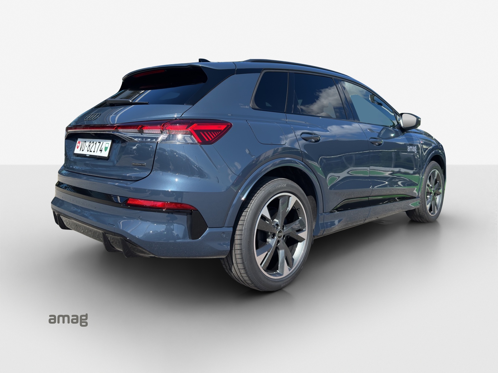 AUDI Q4 e-tron SUV quattro performance Swiss Ski-image-5