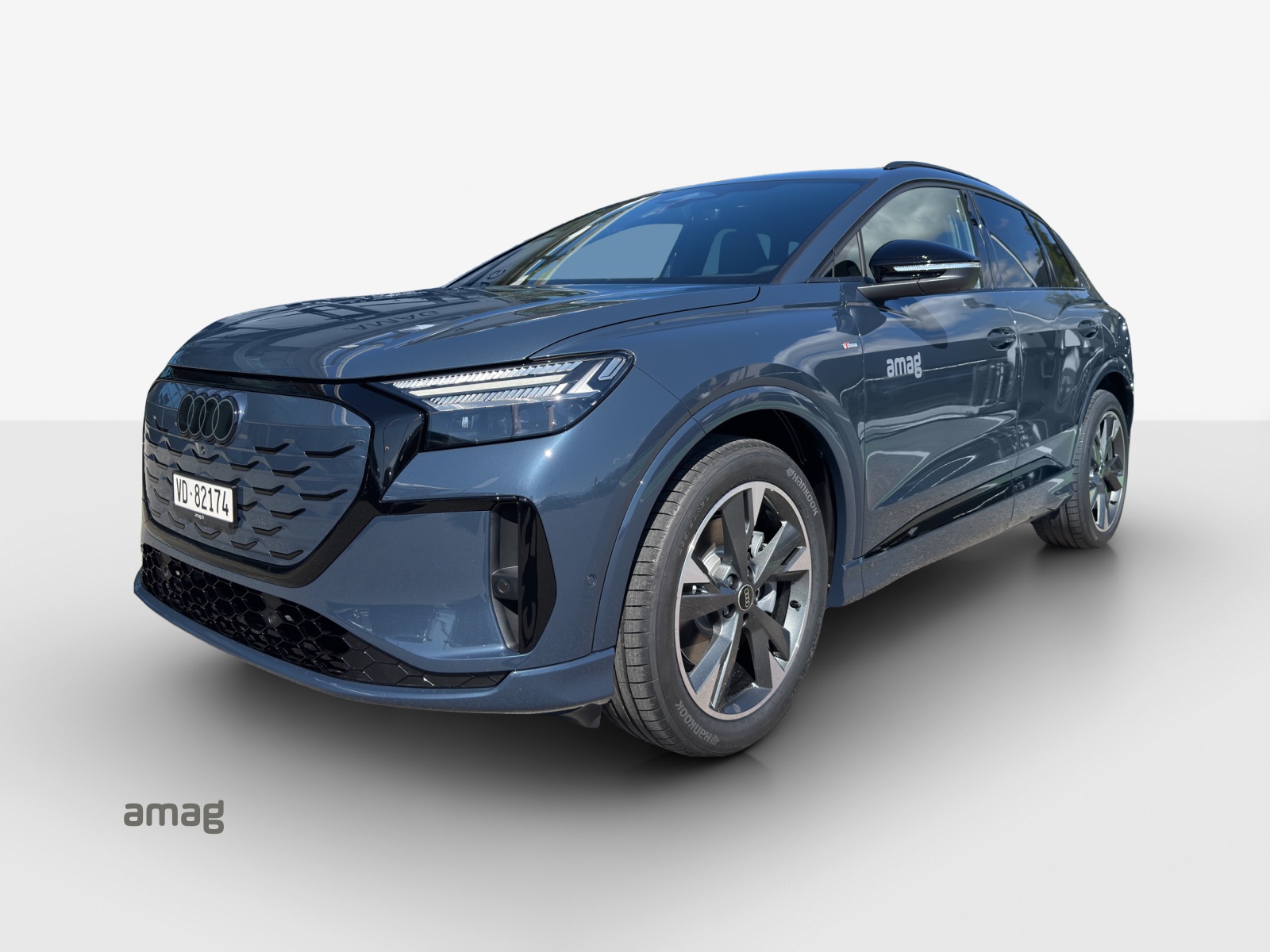 AUDI Q4 e-tron SUV quattro performance Swiss Ski-image-0