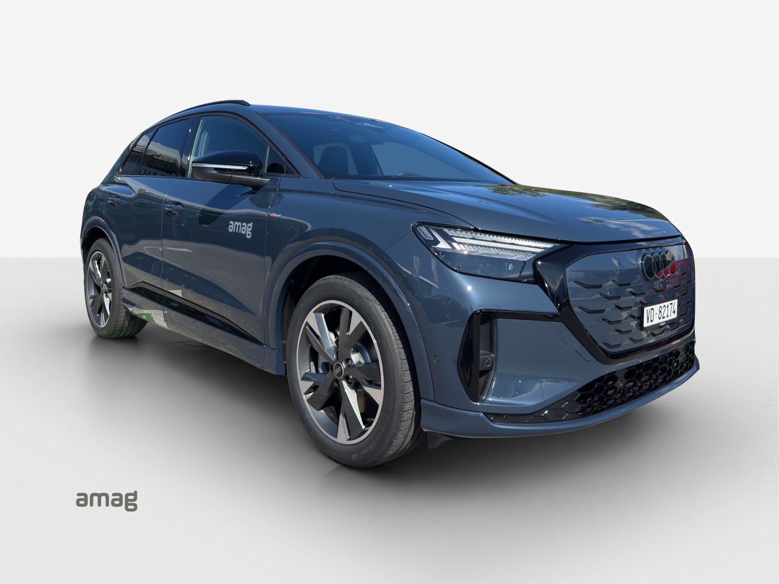 AUDI Q4 e-tron SUV quattro performance Swiss Ski-image-7