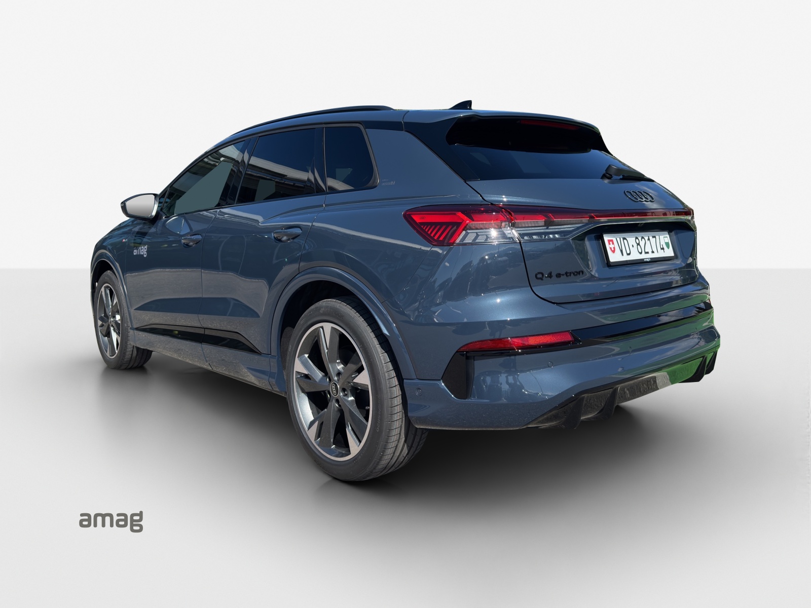 AUDI Q4 e-tron SUV quattro performance Swiss Ski-showroom-element-2