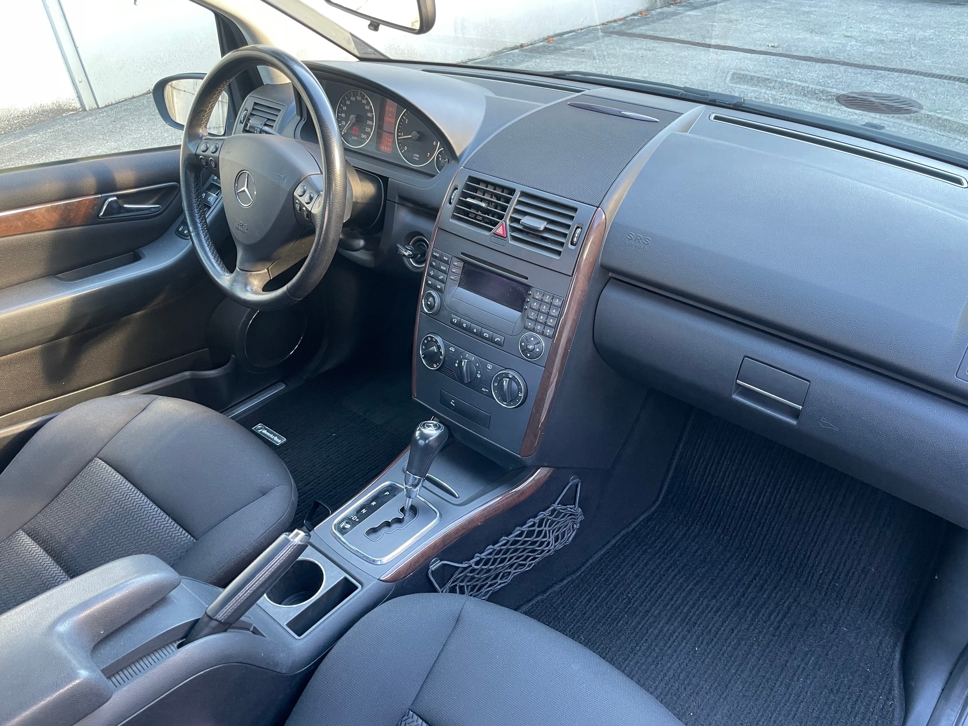 MERCEDES-BENZ A 200 Elégance * MFK 09.2026, neue Bremsen und Reifen *-image-14