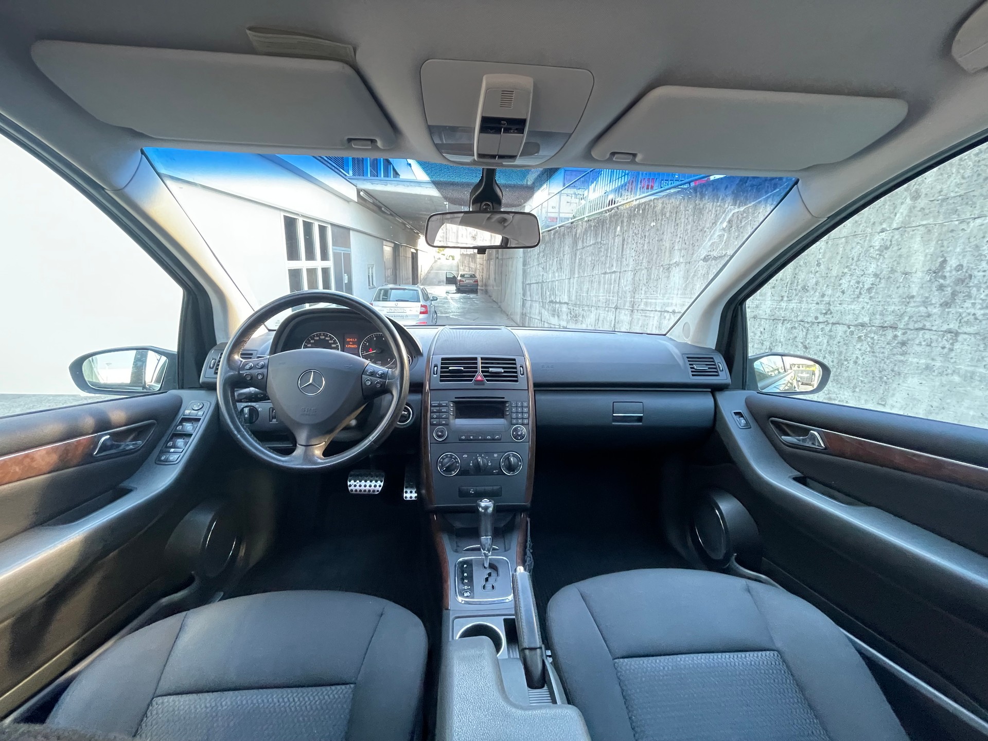 MERCEDES-BENZ A 200 Elégance * MFK 09.2026, neue Bremsen und Reifen *-image-13