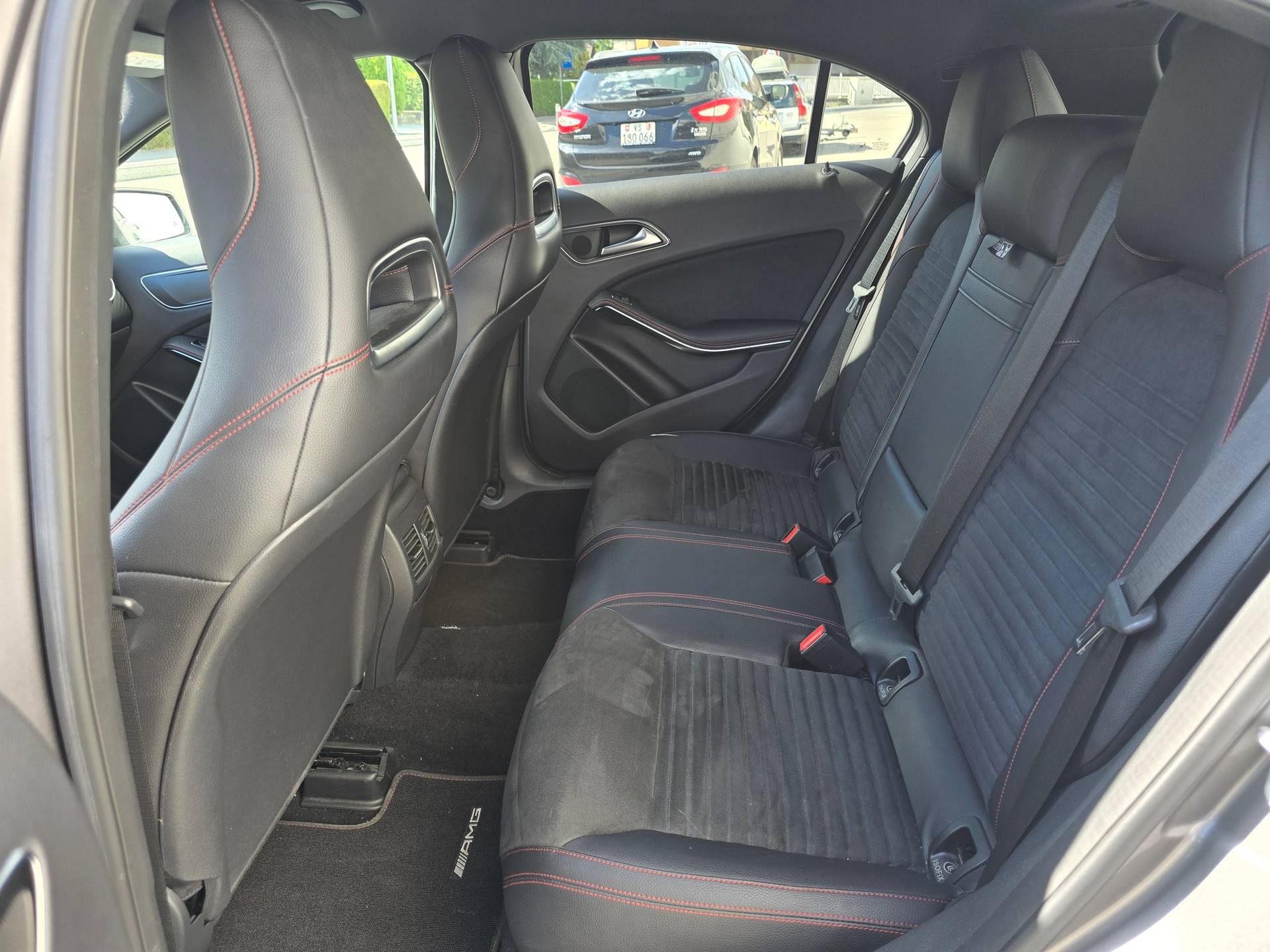 MERCEDES-BENZ A 250 AMG Line 4Matic 7G-DCT-image-13