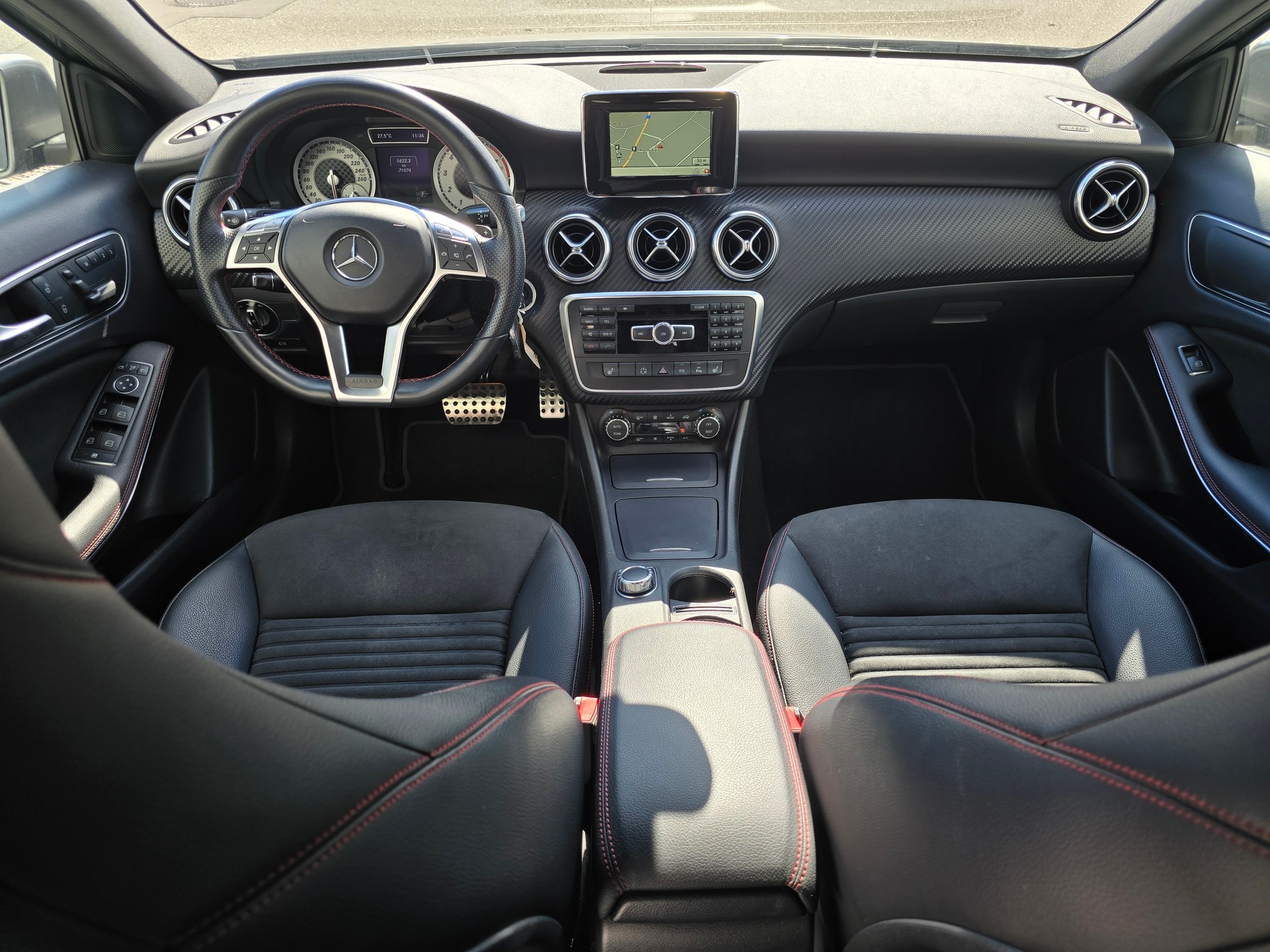 MERCEDES-BENZ A 250 AMG Line 4Matic 7G-DCT-image-12