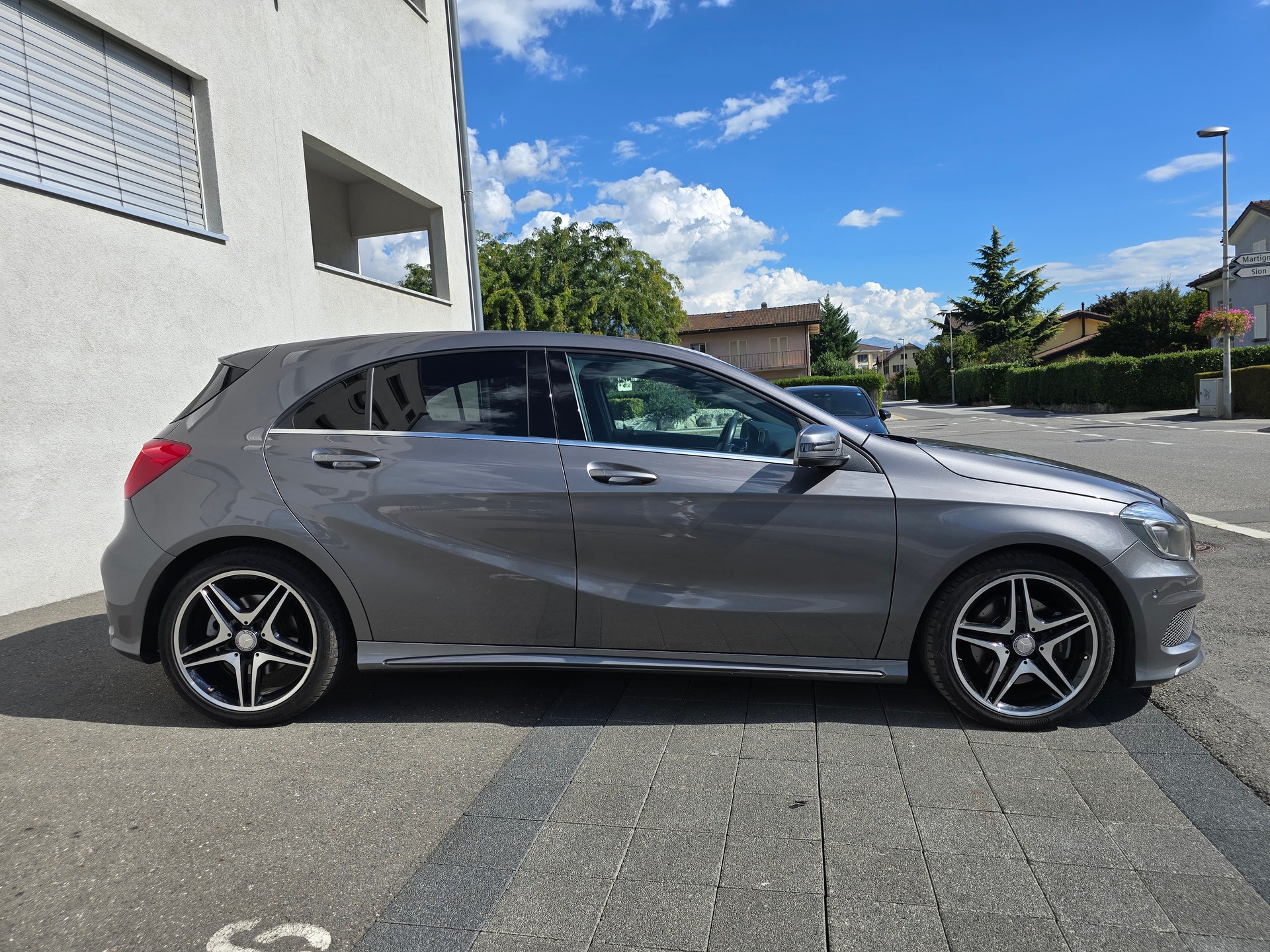 MERCEDES-BENZ A 250 AMG Line 4Matic 7G-DCT-image-7