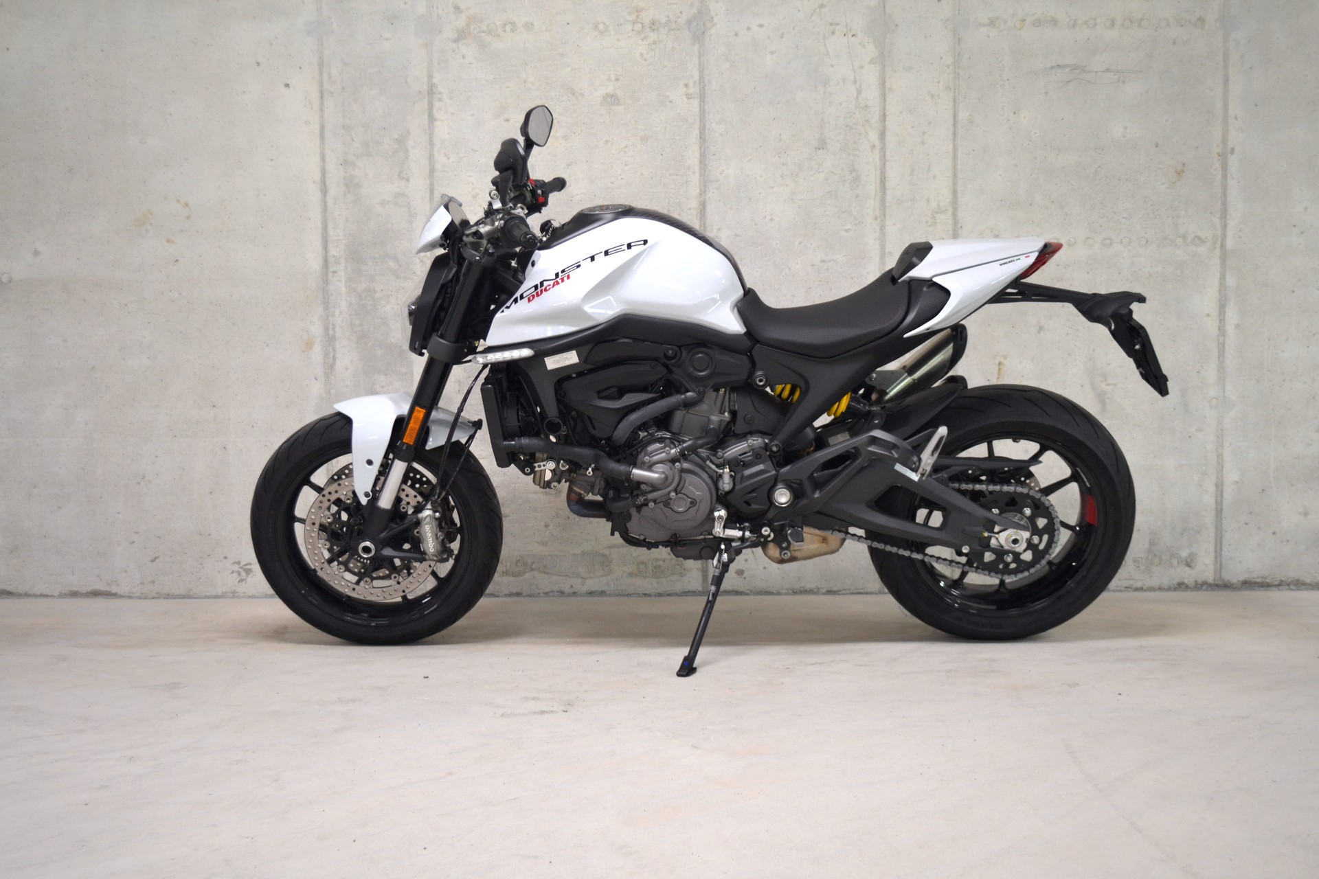 DUCATI Monster + 937-showroom-element-2
