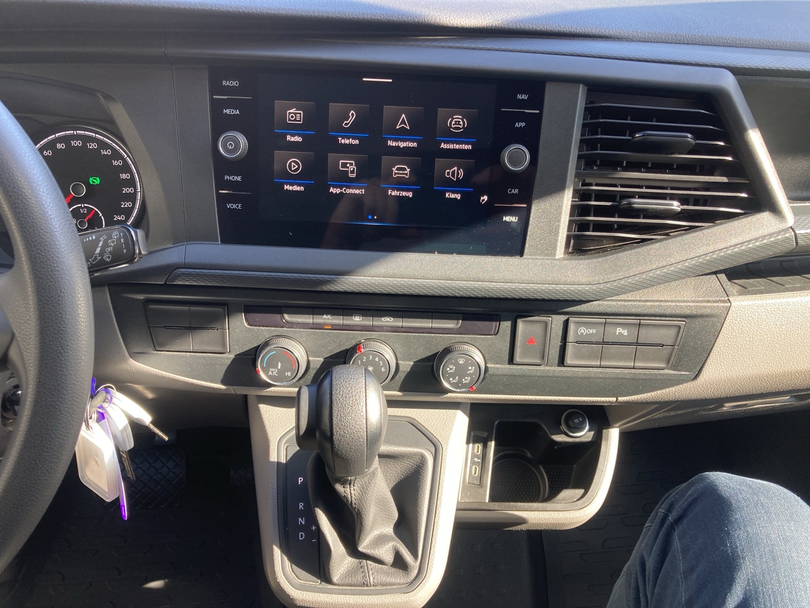 VW T6.1 2.0 TDI DSG-image-10
