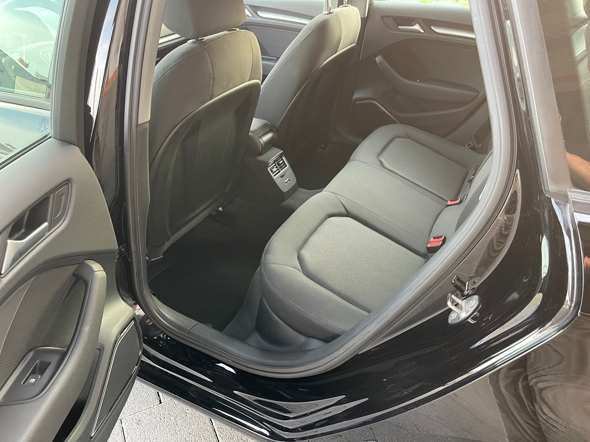 AUDI A3 Sportback 1.5 TFSI Sport-image-12