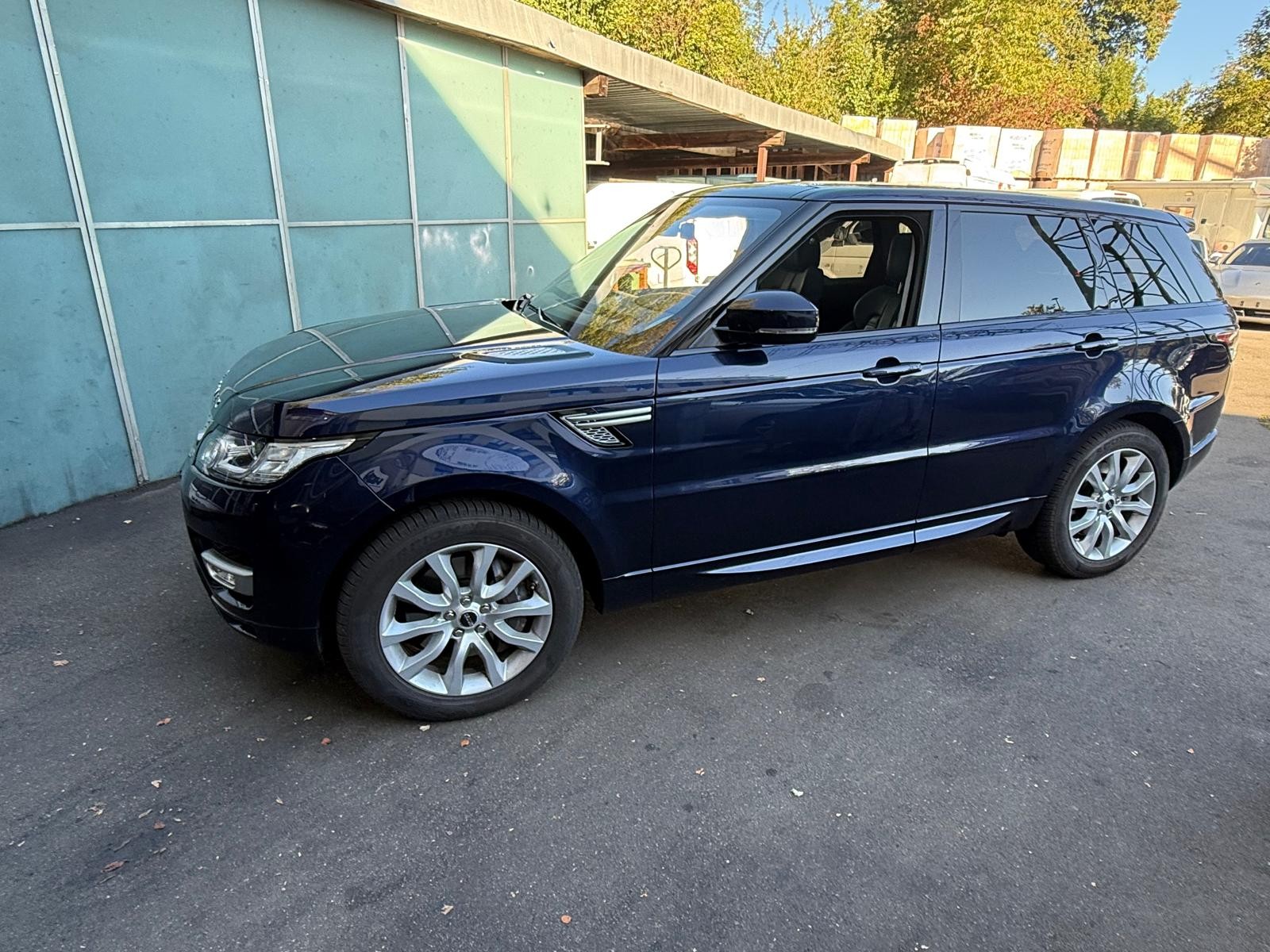 LAND ROVER 4.4 SDV8 Autobiography-image-1