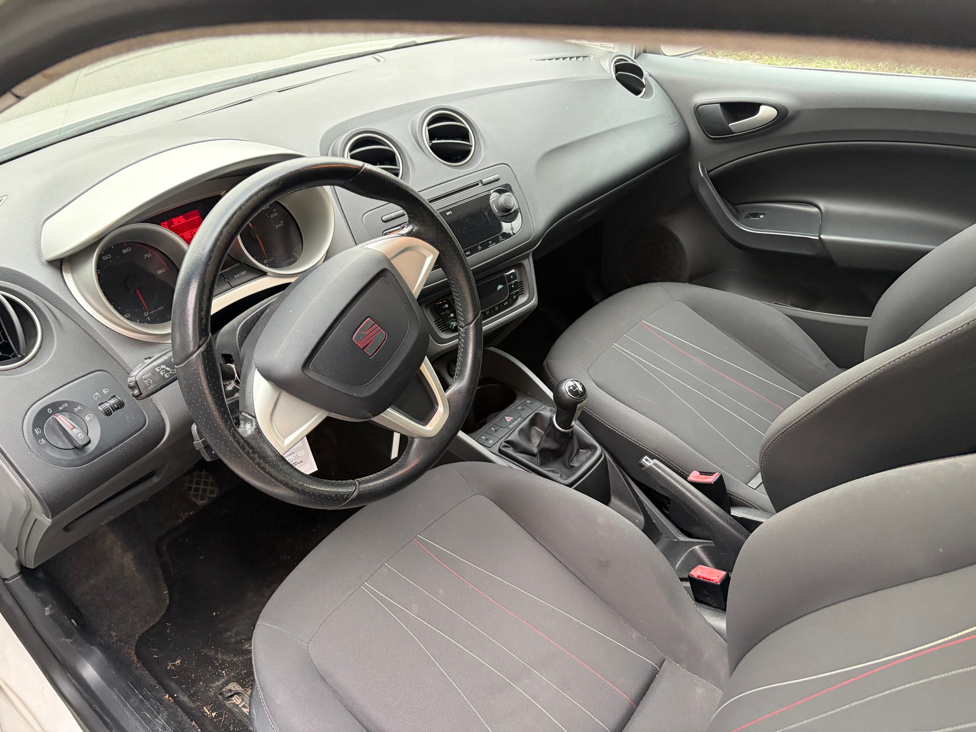 SEAT Ibiza SC 1.2 TSI Sport-image-2