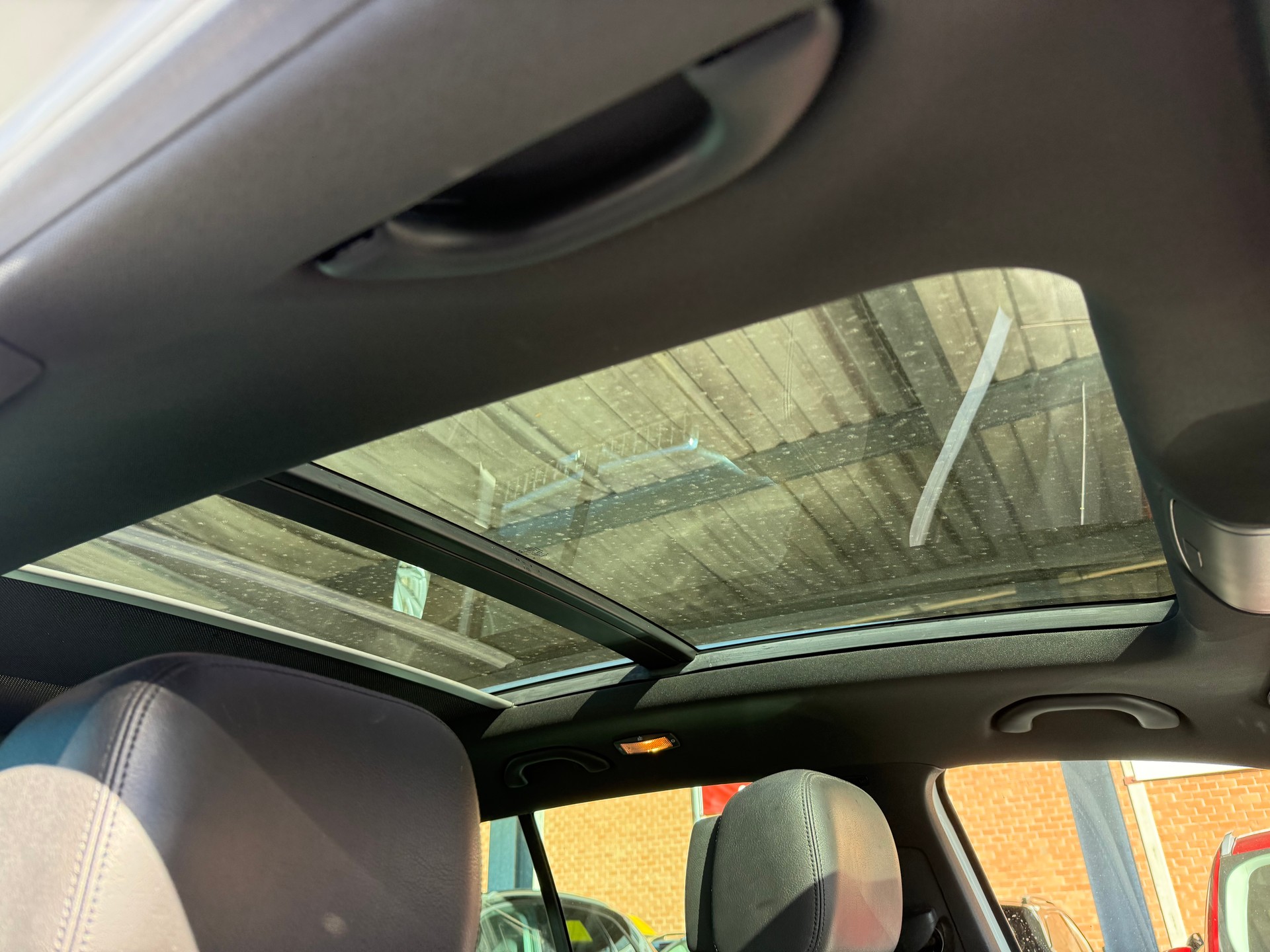 VW Tiguan 2.0 TDI BlueMotion Sport 4Motion-image-4