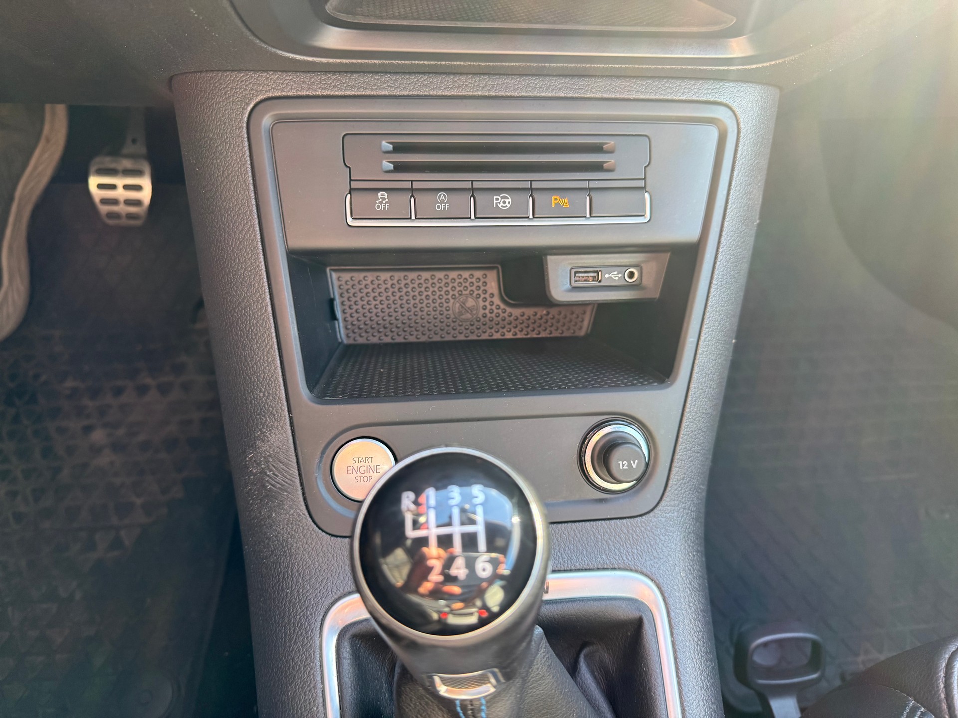 VW Tiguan 2.0 TDI BlueMotion Sport 4Motion-image-10