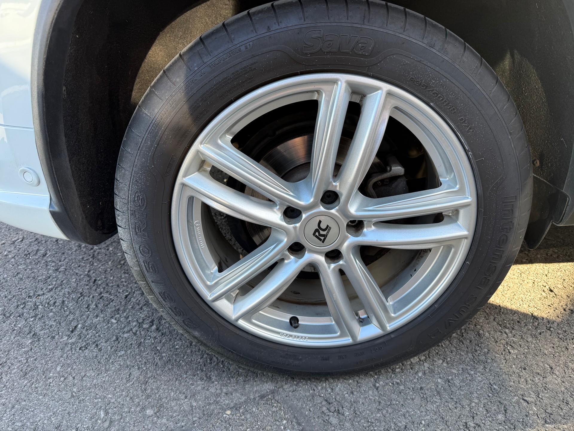 VW Tiguan 2.0 TDI BlueMotion Sport 4Motion-image-6