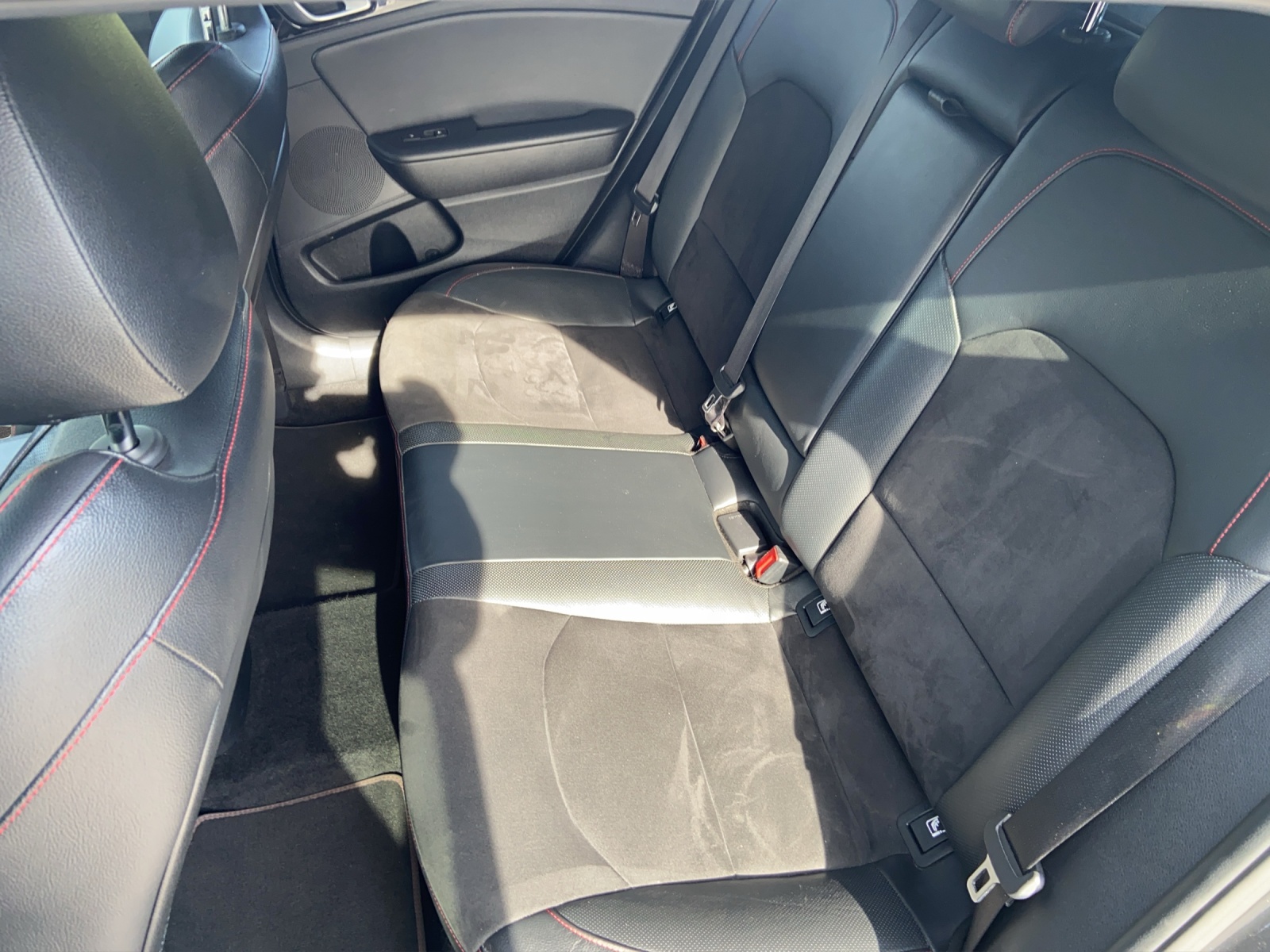 KIA ProCeed 1.6 T-GDi GT DCT-image-9