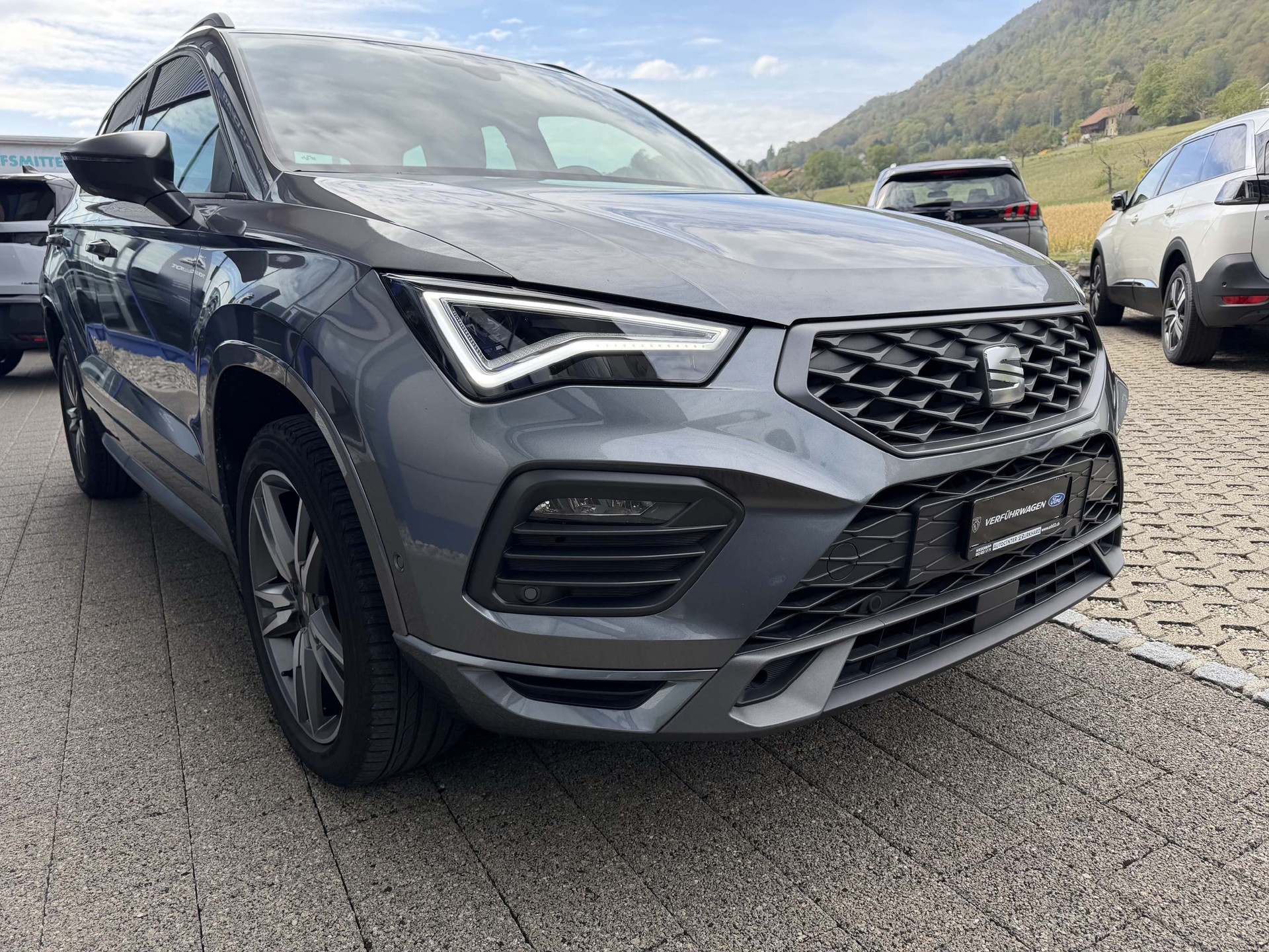 SEAT Ateca 1.5 TSI FR DSG *Anhängekupplung*-showroom-element-2