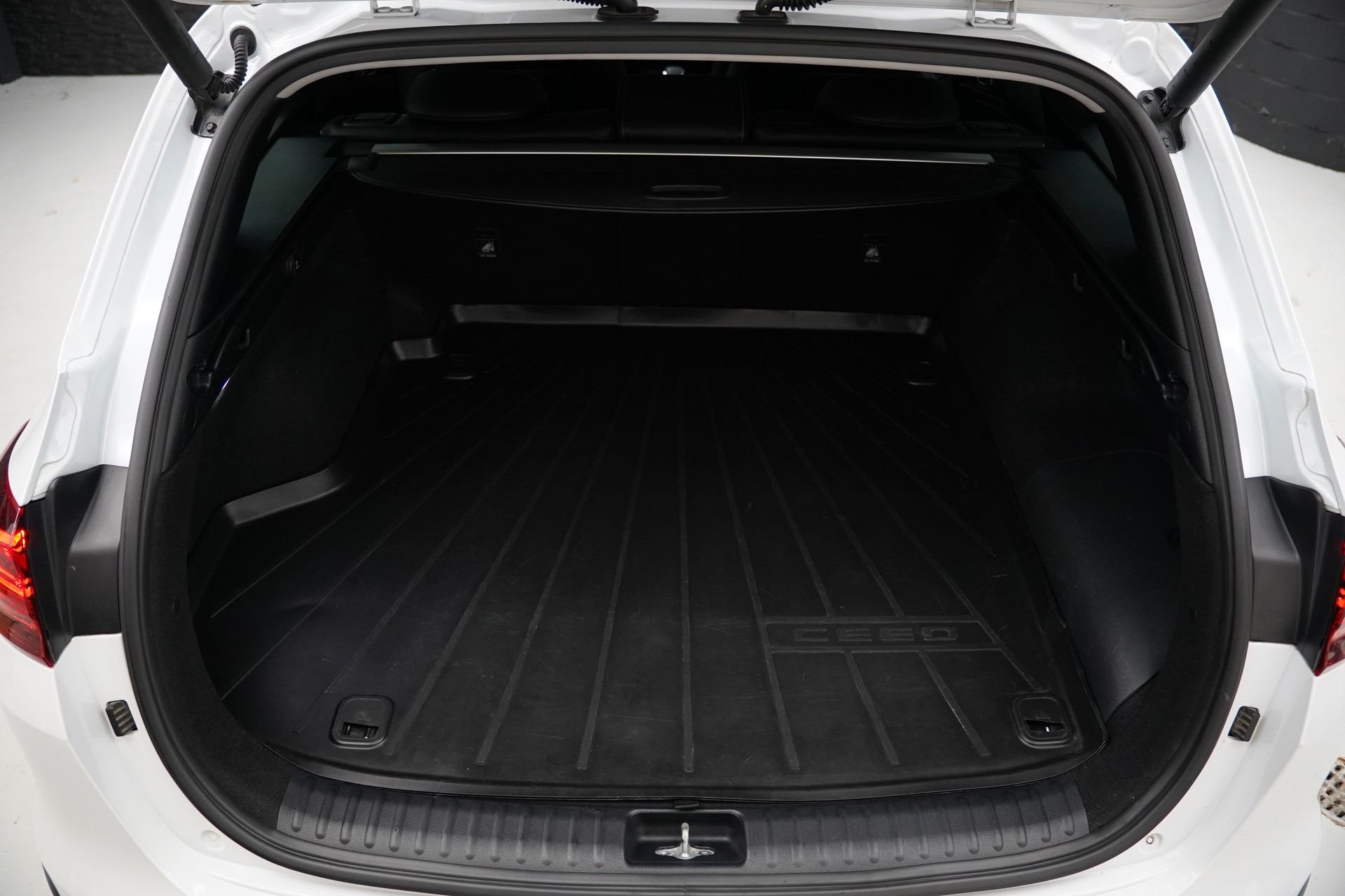 KIA Ceed Sportswagon 1.6 GDi Plug-in Hybrid Style DCT-image-31