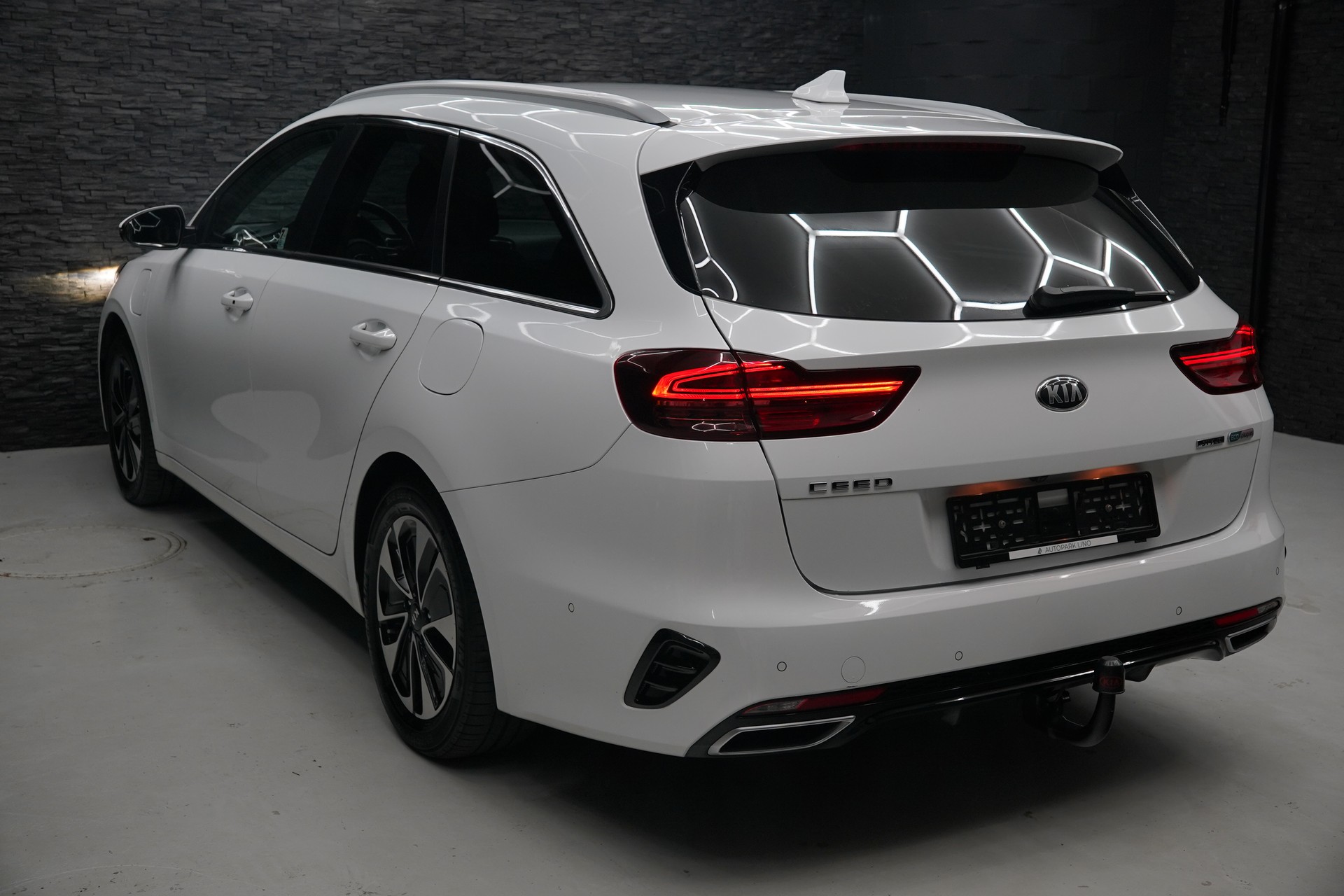 KIA Ceed Sportswagon 1.6 GDi Plug-in Hybrid Style DCT-image-3
