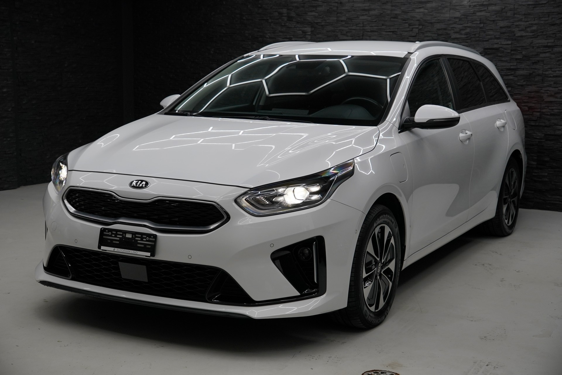 KIA Ceed Sportswagon 1.6 GDi Plug-in Hybrid Style DCT-image-2