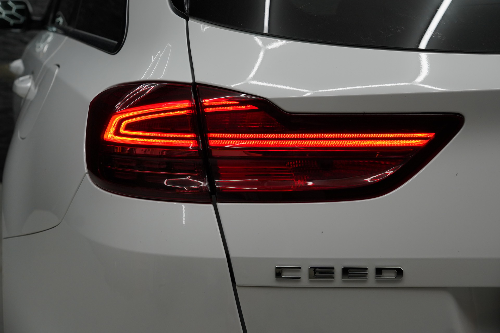 KIA Ceed Sportswagon 1.6 GDi Plug-in Hybrid Style DCT-image-9