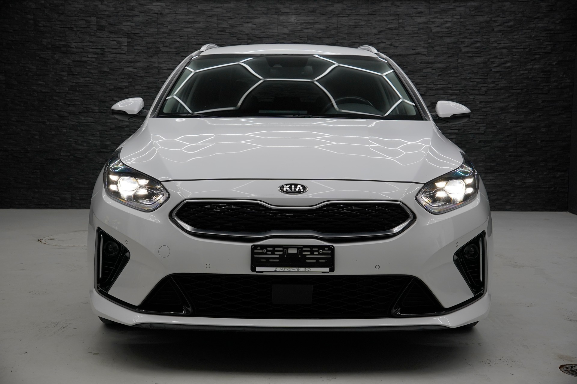 KIA Ceed Sportswagon 1.6 GDi Plug-in Hybrid Style DCT-image-1
