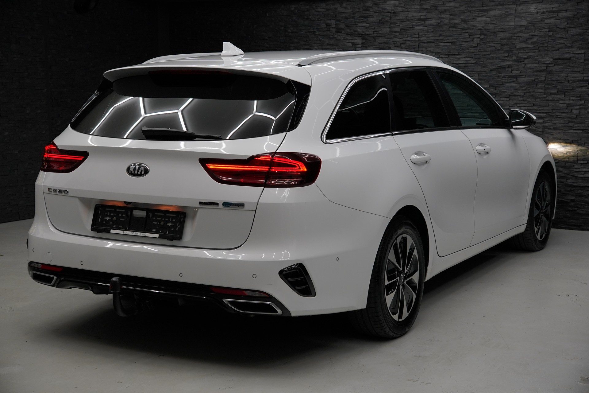 KIA Ceed Sportswagon 1.6 GDi Plug-in Hybrid Style DCT-image-5