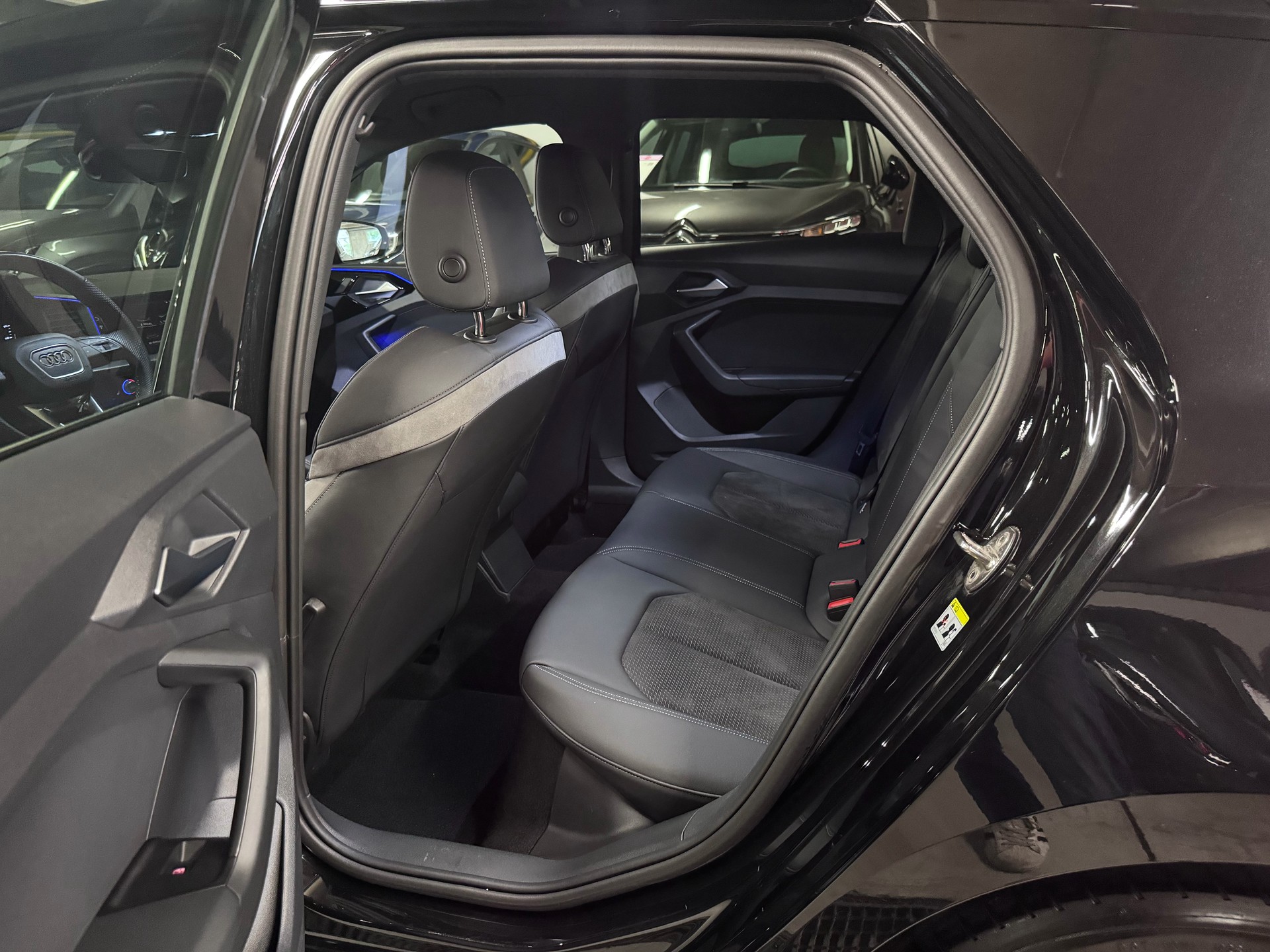 AUDI A1 Sportback 40 TFSI S Line S-tronic-image-11