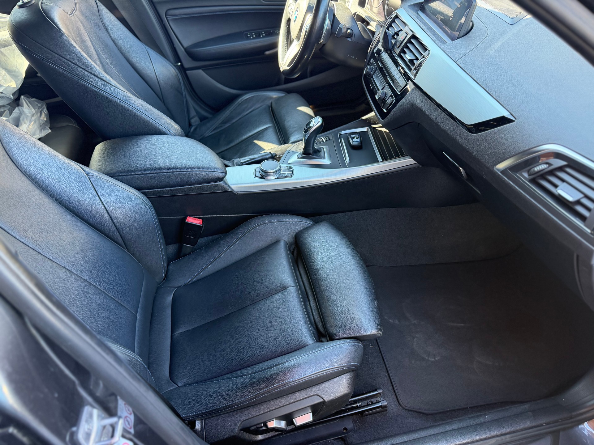 BMW 120d xDrive M Sport Steptronic-image-12